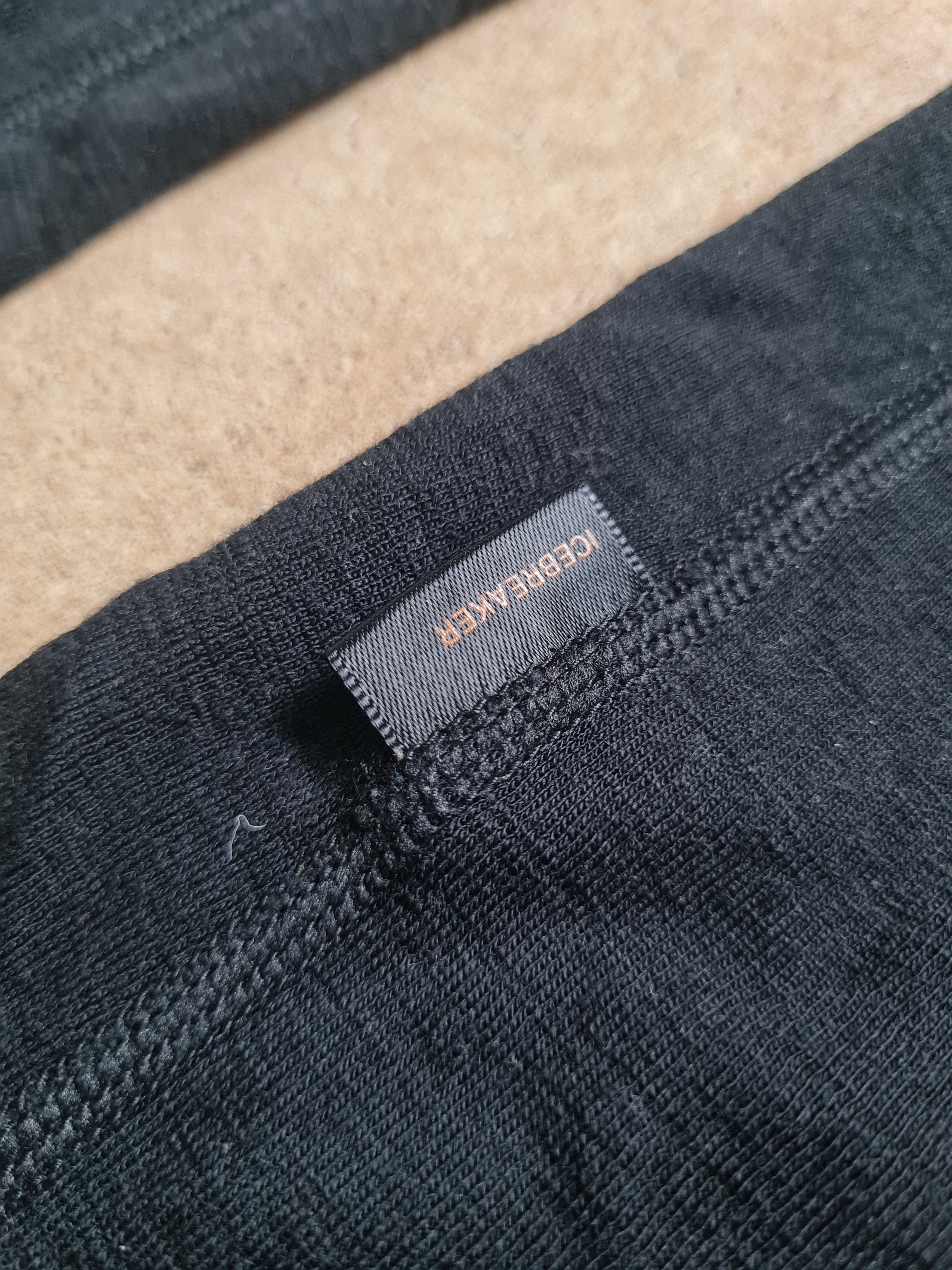 Icebreaker Trekking Icebreaker Wool Elemental Long Sleeve Black Merino Size US L / EU 52-54 / 3 - 19 Thumbnail