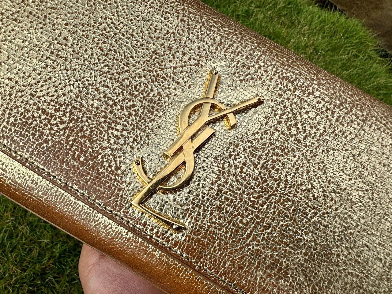 Yves Saint Laurent Authentic YSL Cassandre Metallic Gold Leather Clutch Size ONE SIZE - 9 Thumbnail