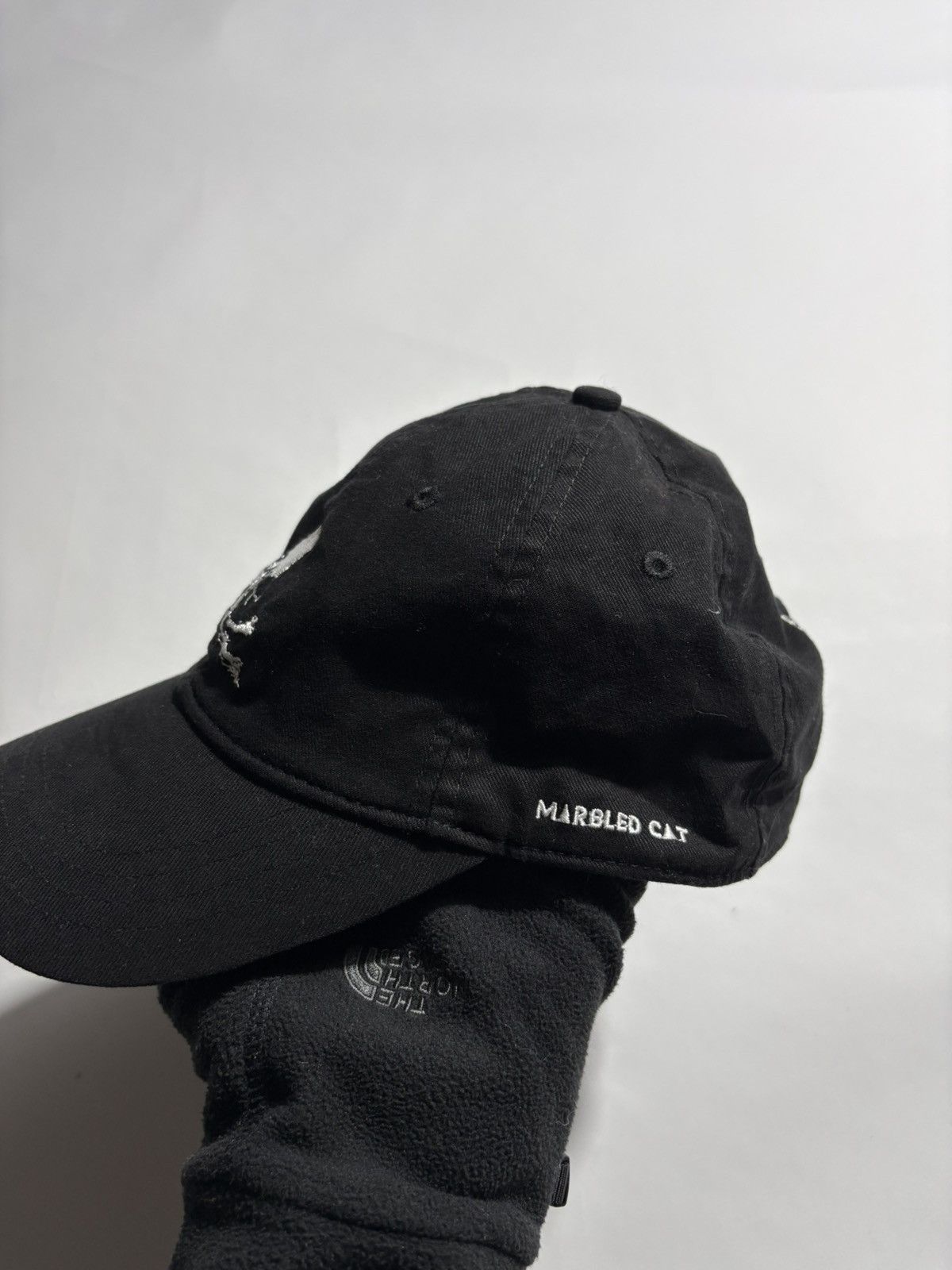 MASTERMIND WORLD-MARBLED CAT COLLABORATION CAP