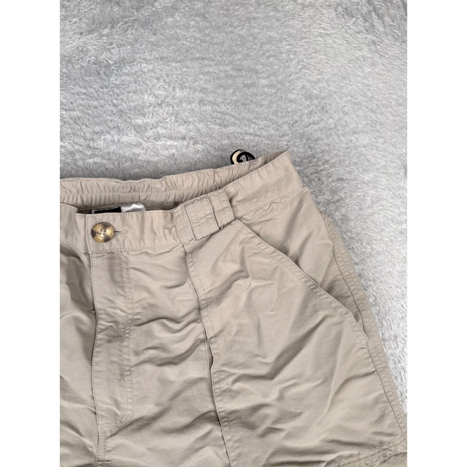 The North Face The North Face Men Shorts Regular Beige 7 in Inseam Nylon Polyester Casual Travel Cargo Pocket Zip Logo Belted Read Size US 33 - 5 Thumbnail