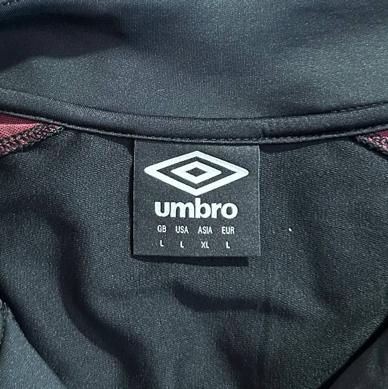 Umbro Burnley fc training Football Jersey long sleeve Shirt Umbro Size US L / EU 52-54 / 3 - 7 Thumbnail