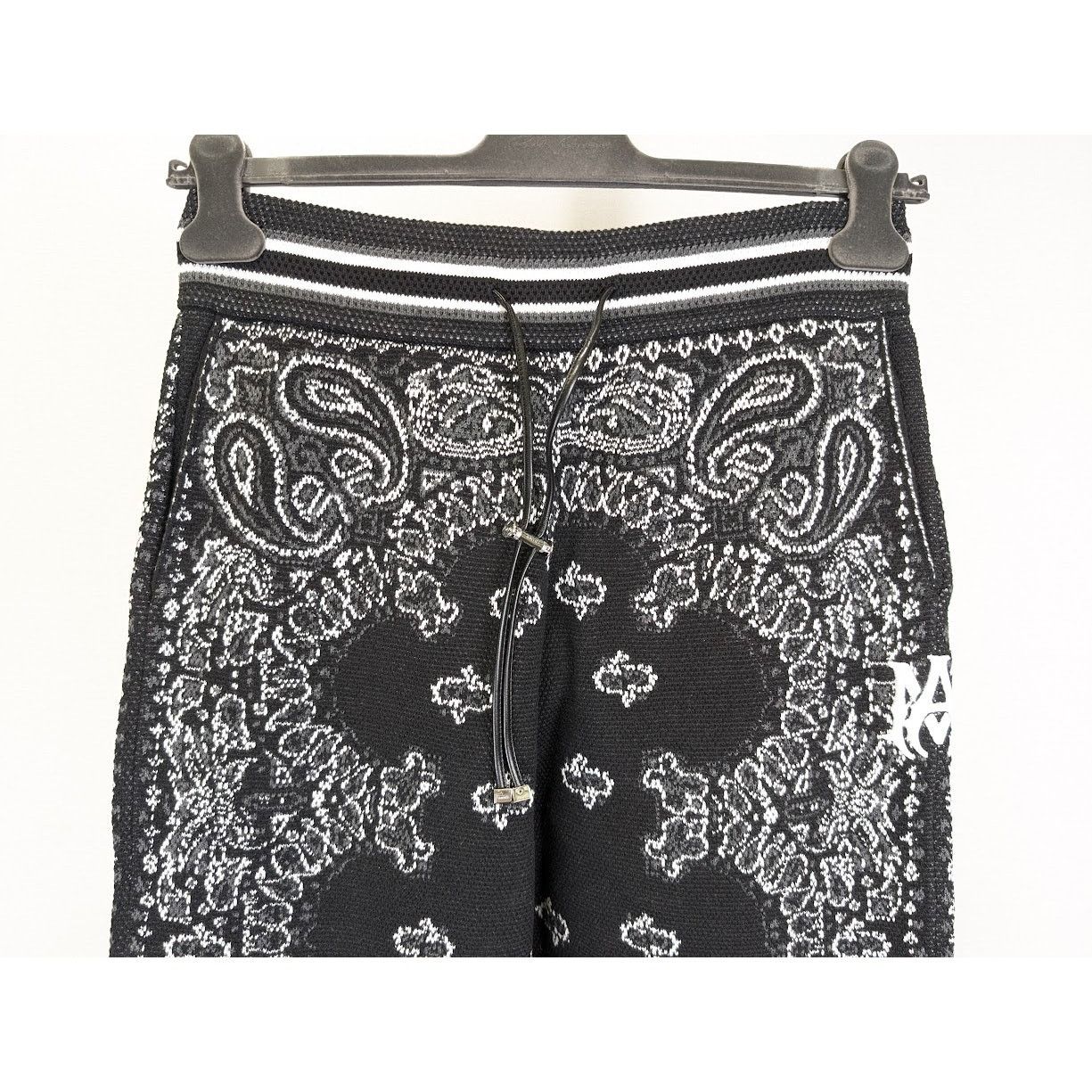Amiri o1rshd1 Q:2 / Bandana B-Ball Sweatpants & Joggers Black/Grey Size US 32 / EU 48 - 9 Thumbnail