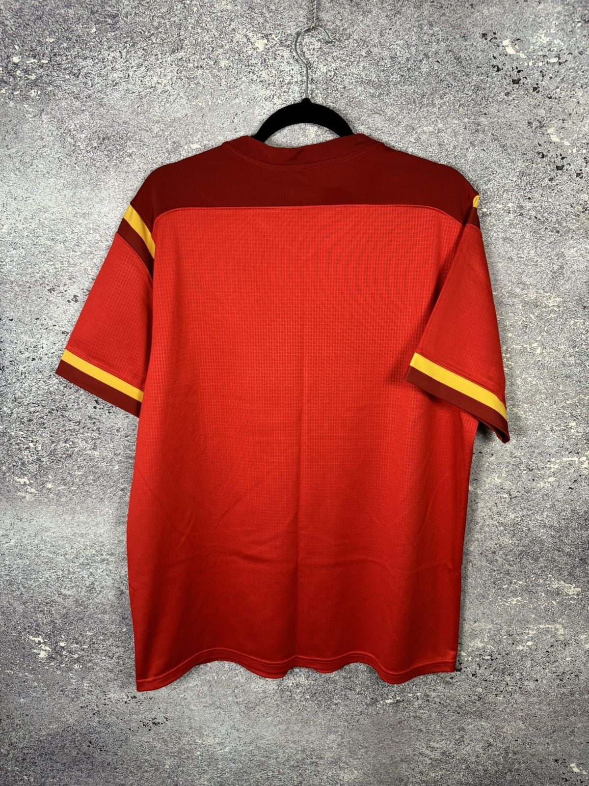 Under Armour Men’s Rugby Union Wales 2015/16 Home Under Armour Jersey Size US L / EU 52-54 / 3 - 12 Thumbnail
