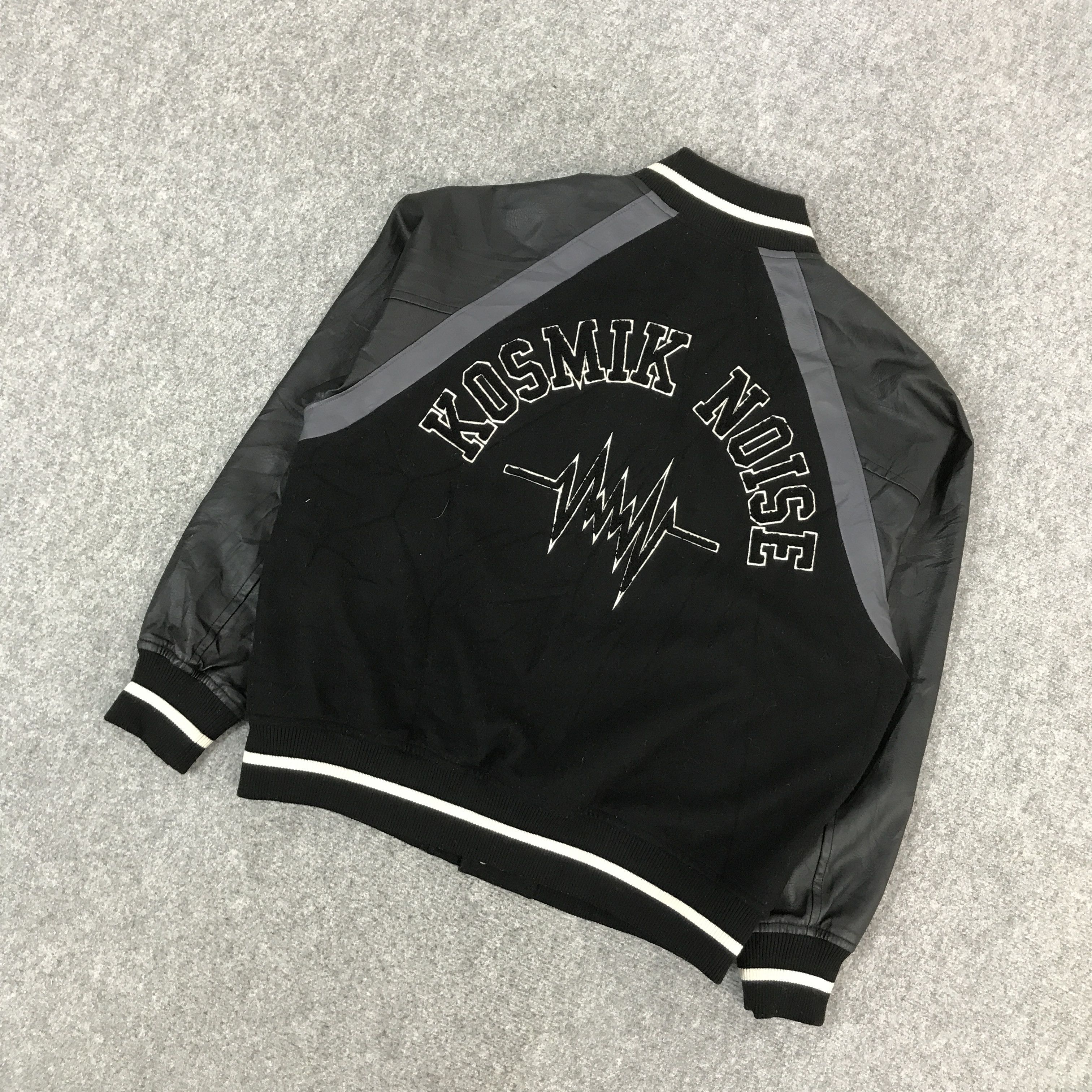 GU × Japanese Brand × Undercover UNDERCOVER X GU KOSMIK NOISE VARSITY JACKET Size US M / EU 48-50 / 2 - 6 Thumbnail