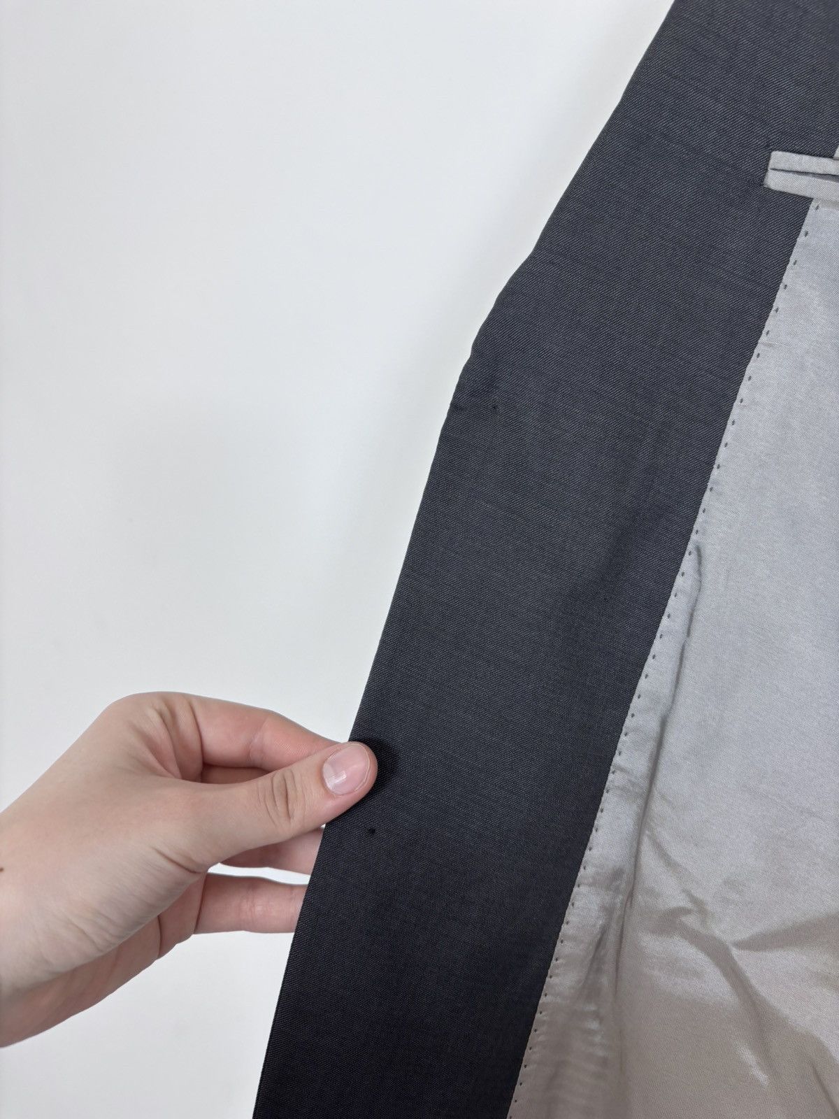 Hugo Boss Hugo Boss Bertolucci/Movie Men’s 2-Piece Gray Wool Suit Size 40R - 14 Thumbnail