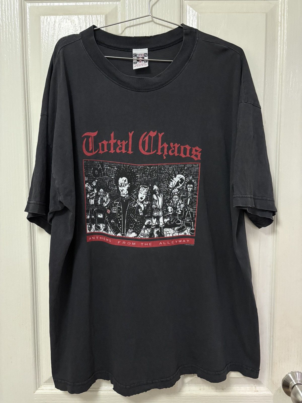 Vintage Vintage 1996 Total Chaos American punk hardcore band Size US XL / EU 56 / 4 - 1 Thumbnail
