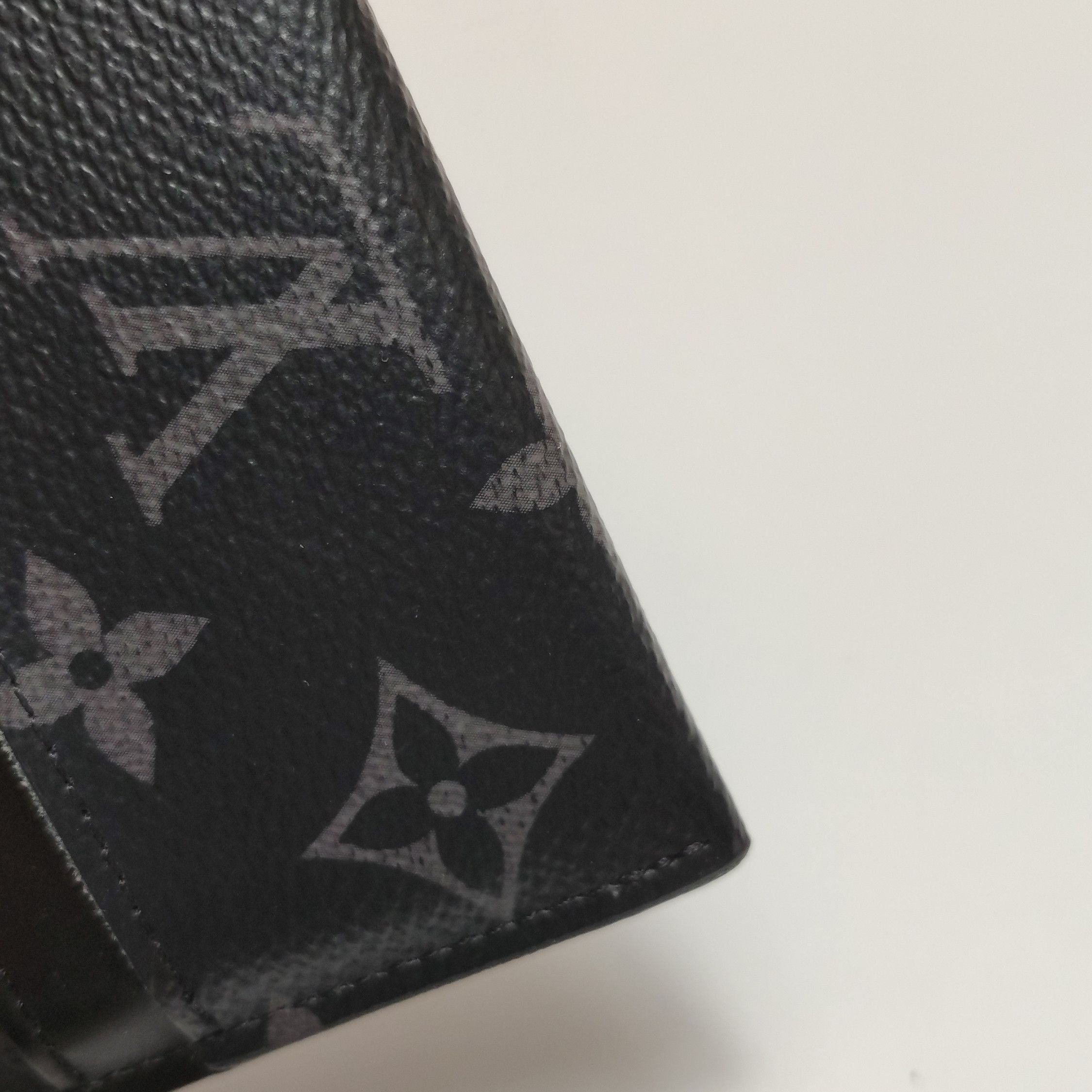 Louis Vuitton Louis Vuitton (LV) Cowhide Monogram Printed Card Holder Chi Size ONE SIZE - 4 Thumbnail