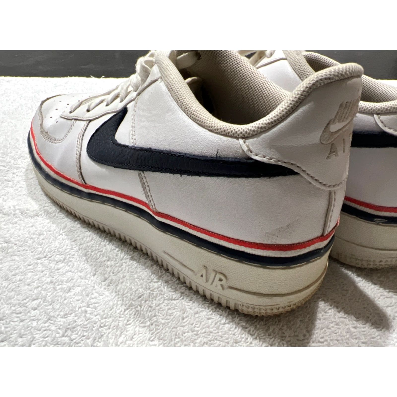 Nike VINTAGE NIKE Air Force 1 Low USA Ribbon Red White Blue CJ1377-100 Men’s Size 6.5Y (6.5 US) Sneakers Size US 7 / EU 40 - 3 Thumbnail