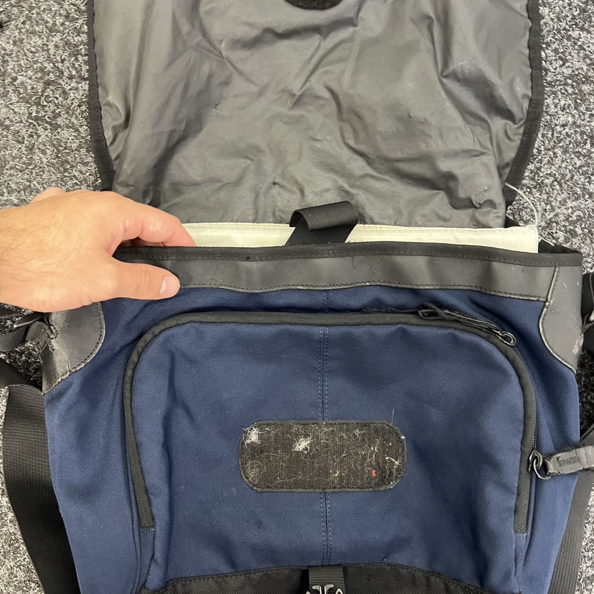 Nike Vintage Y2K Nike Center Logo Distressed Messenger Bag Size ONE SIZE - 7 Thumbnail