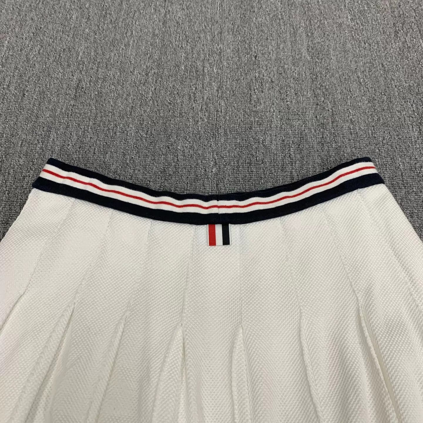 Thom Browne THOM BROWNE TB White Pleated Skirt 44 95 New Size 30" / US 8 / IT 44 - 7 Thumbnail