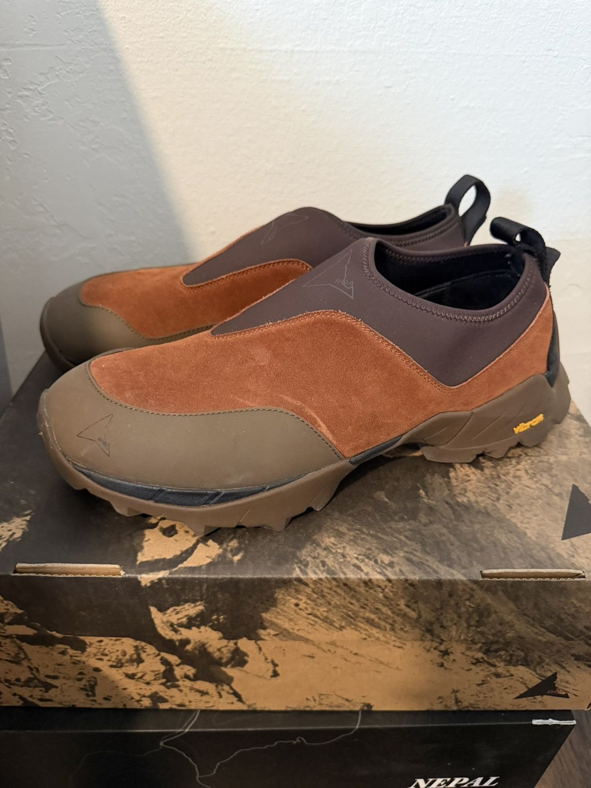 ROA Roa mens slip on size 41.5 in Rust/ brown Size US 9 / EU 42 - 1 Thumbnail