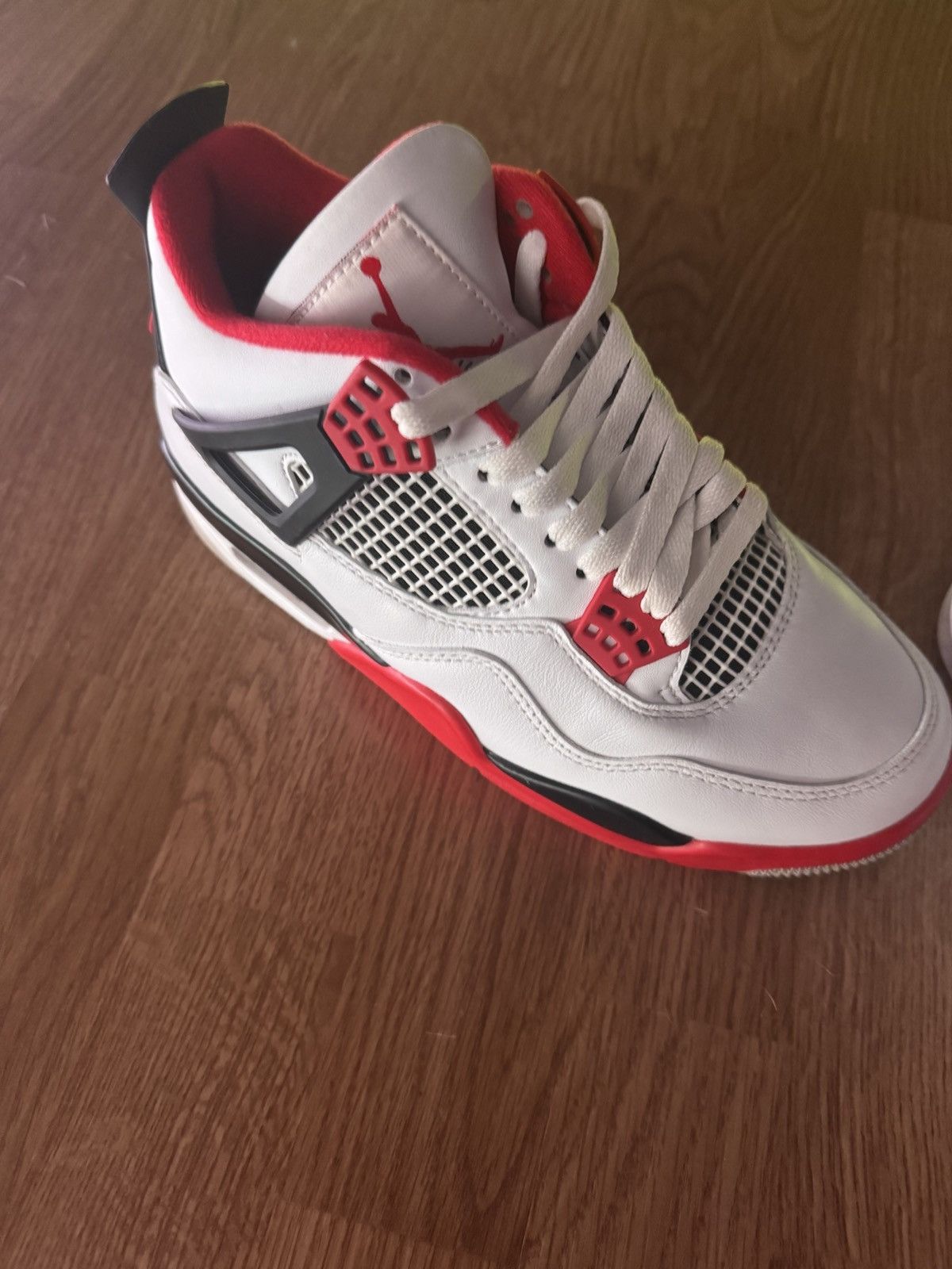 Nike Jordan 4 fire reds Size US 7 / EU 40 - 3 Thumbnail