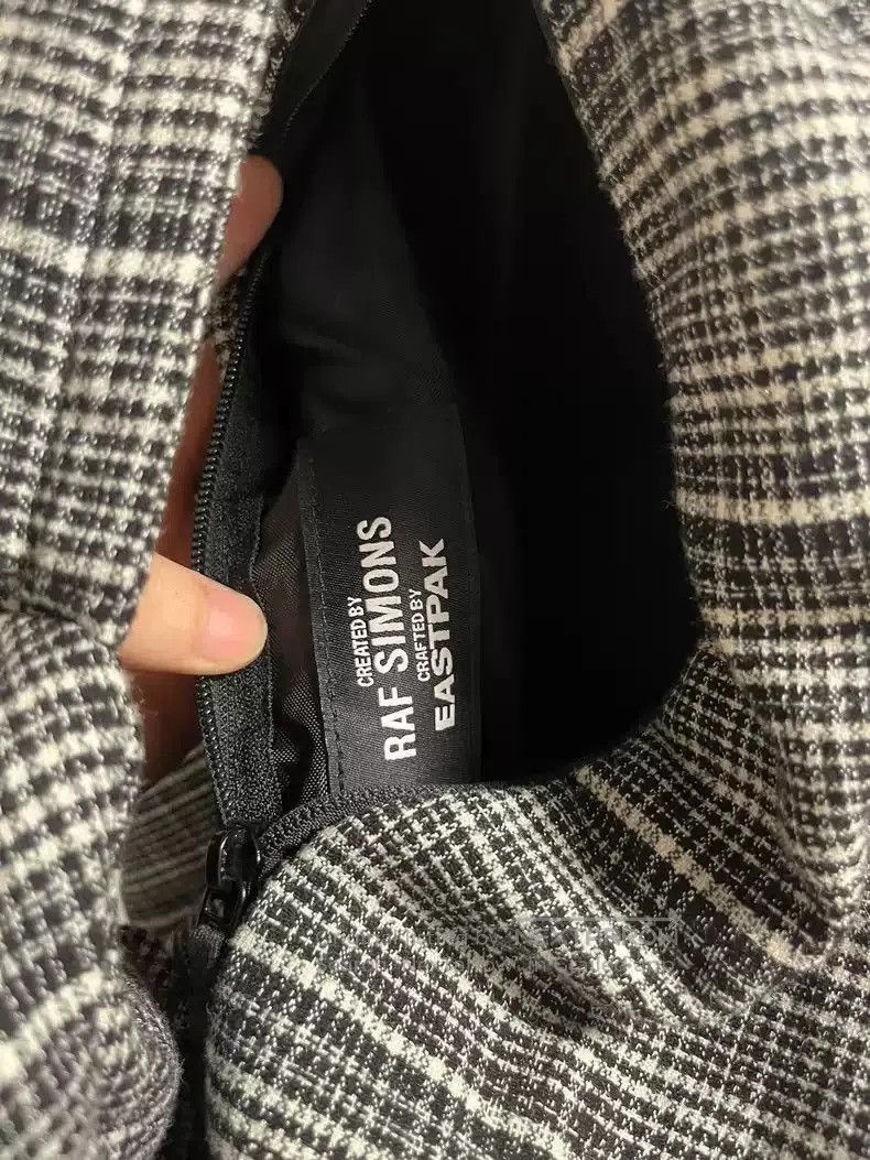 Raf Simons Raf Simons Qianniaoge wandering bag. Size ONE SIZE - 3 Thumbnail
