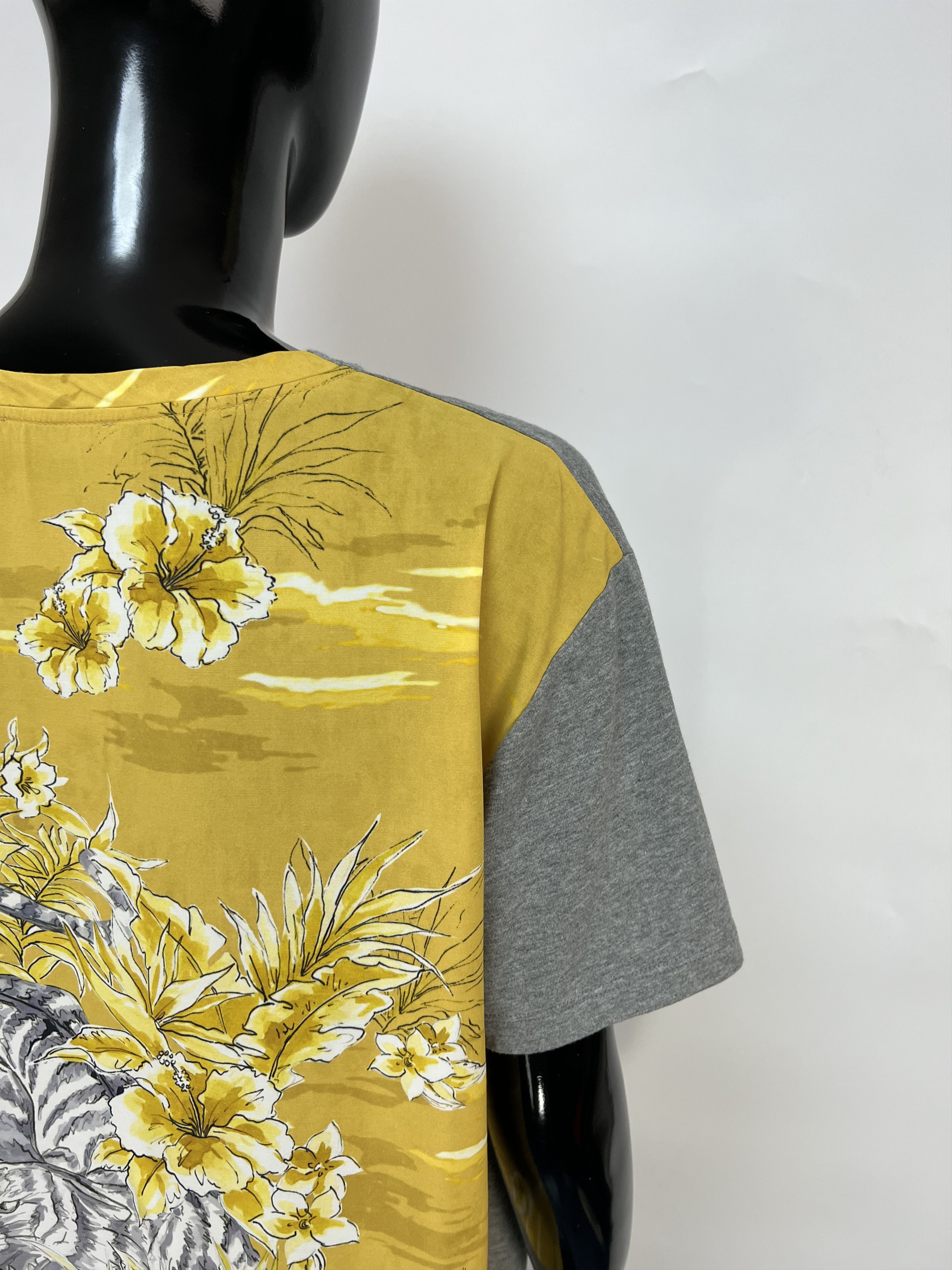 Valentino Valentino Women's T-Shirt Size L Size L / US 10 / IT 46 - 11 Thumbnail