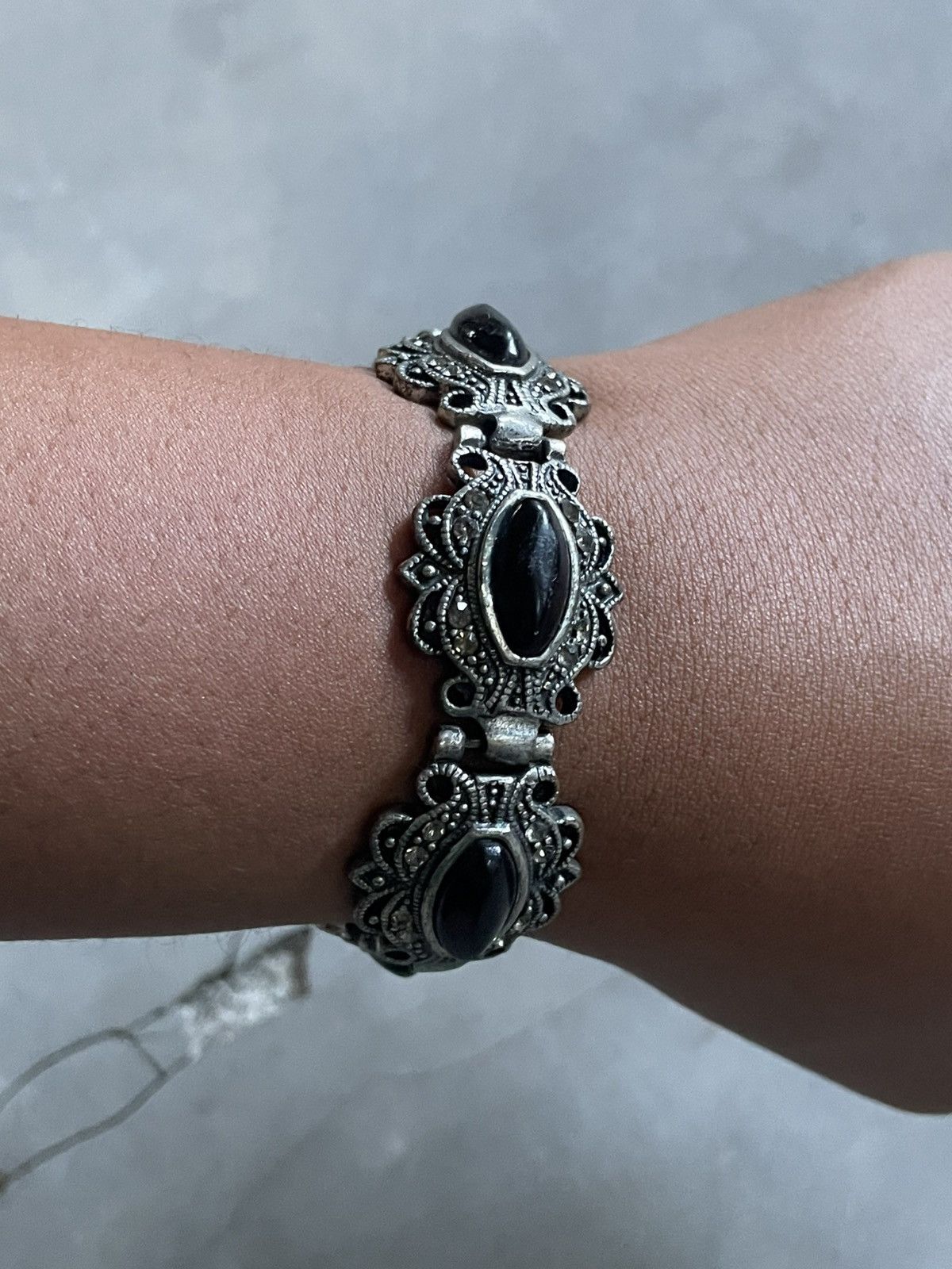 Jewelry Vintage Art Deco Gothic Onyx Style Bracelet Silver Tone Vtg Size ONE SIZE - 9 Thumbnail