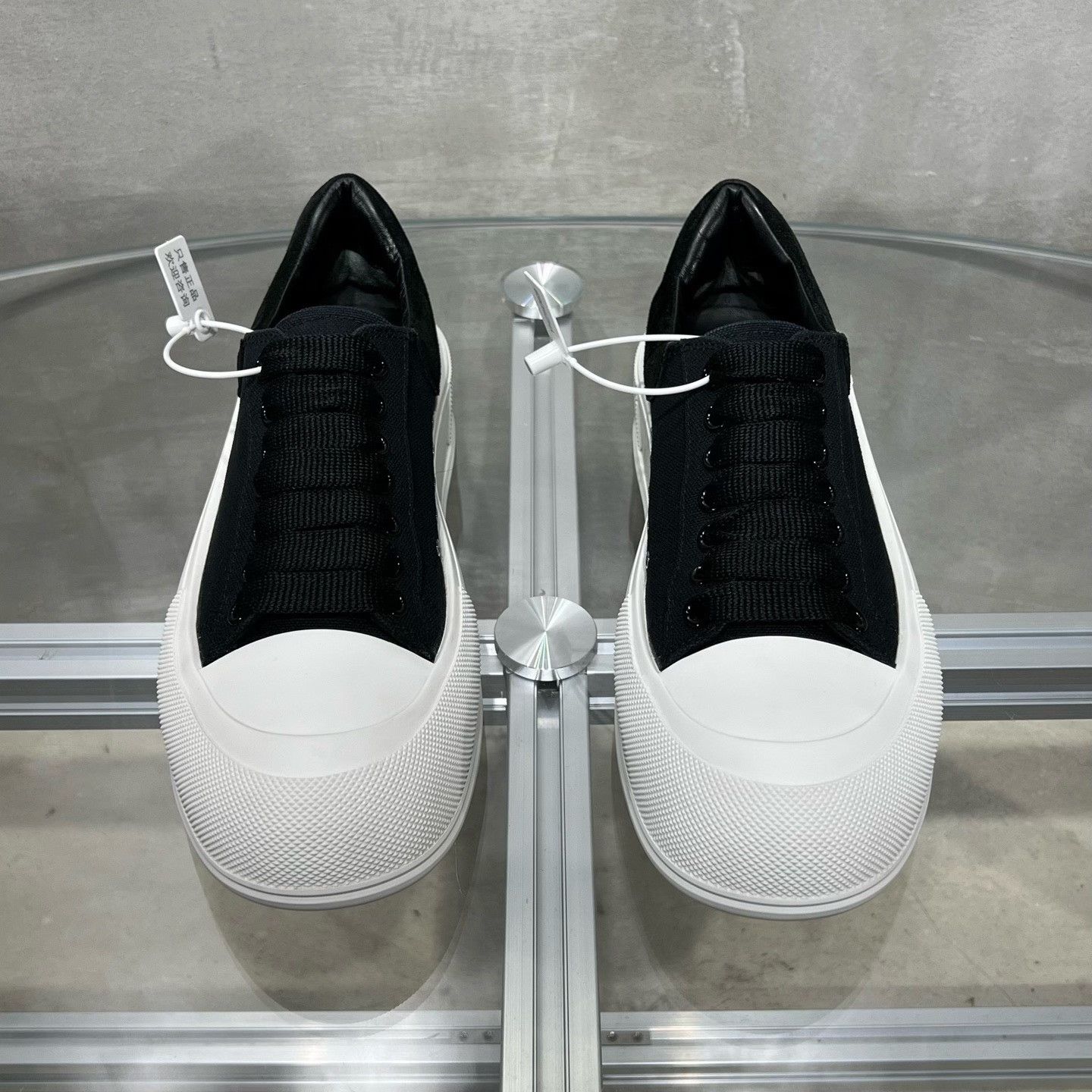 Alexander McQueen Alexander McQueen Casual Black Lowtop Sneakers 8 Men Size US 8 / EU 41 - 1 Thumbnail