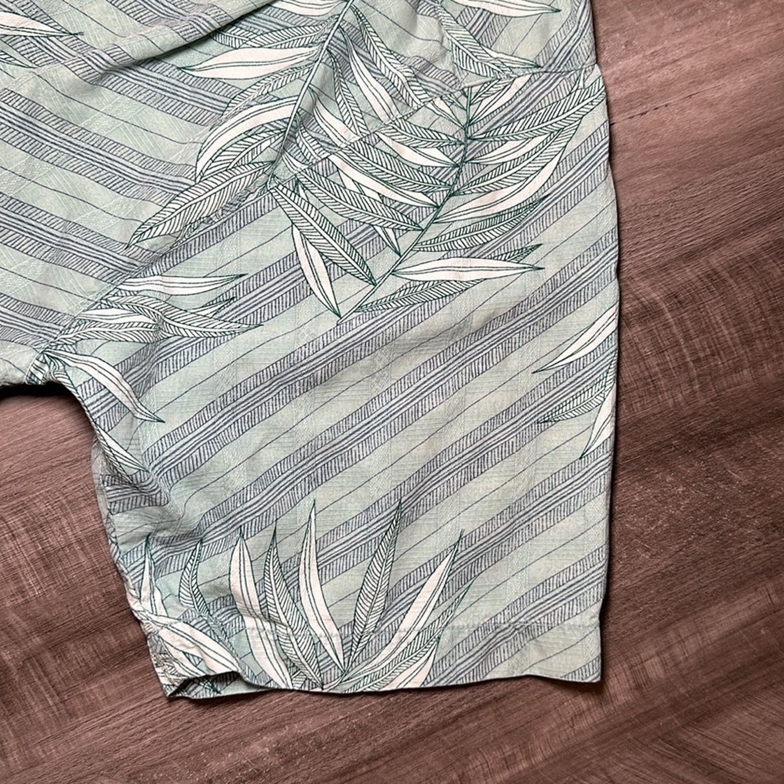 Tommy Bahama Tommy Bahama Silk Tropical Short Sleeve Button Down - Medium Size US M / EU 48-50 / 2 - 4 Thumbnail