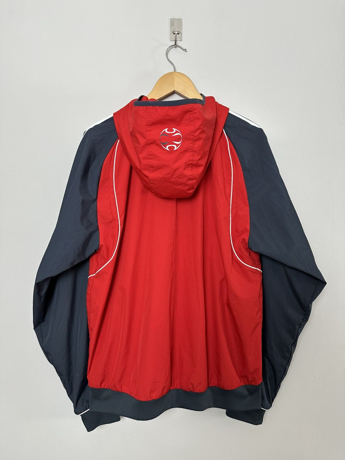 Adidas Liverpool 2006 2007 adidas track top hooded vintage jacket L Size US L / EU 52-54 / 3 - 7 Thumbnail