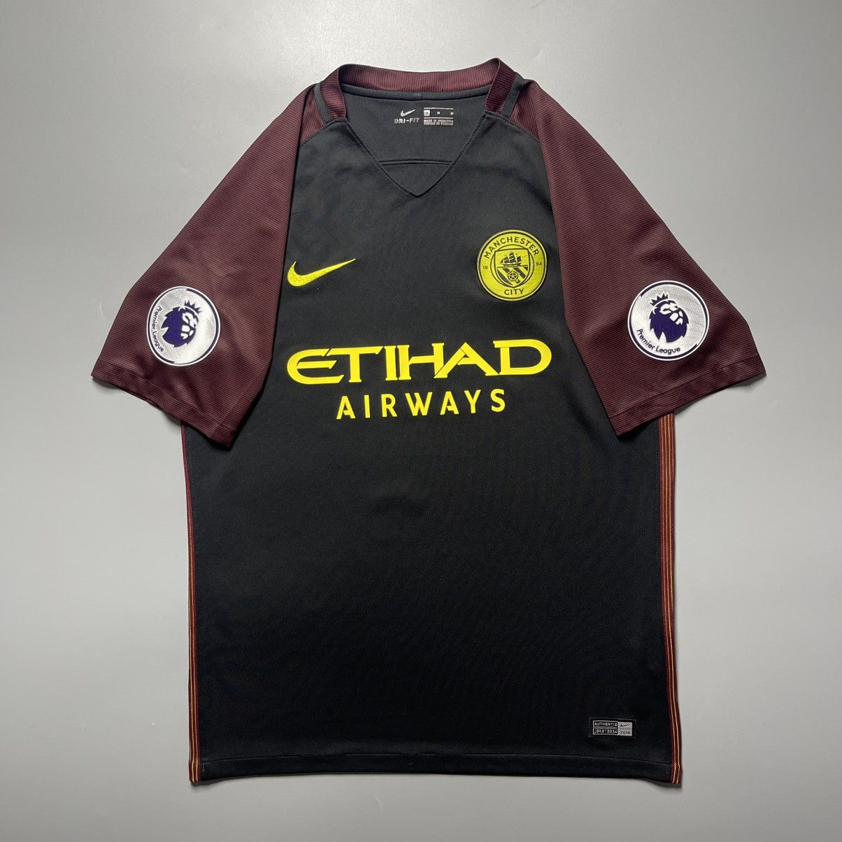 Vintage MAN CITY NIKE 2016/2017 FOOTBALL AWAY JERSEY #10 AGUERO Size US M / EU 48-50 / 2 - 2 Thumbnail