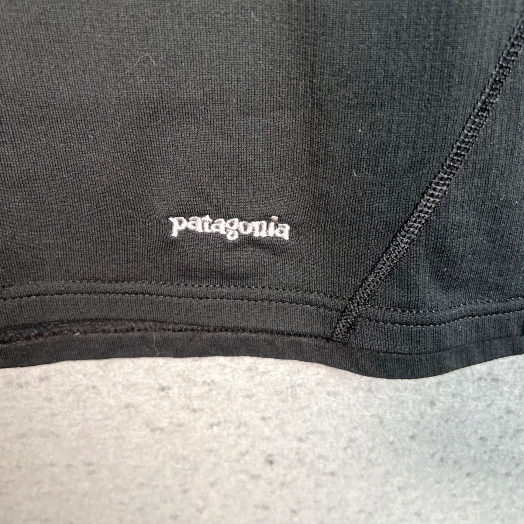 Patagonia Patagonia Mens Small Capilene Performance Black 1/4 Zip Base Layer Shirt Size US S / EU 44-46 / 1 - 7 Thumbnail