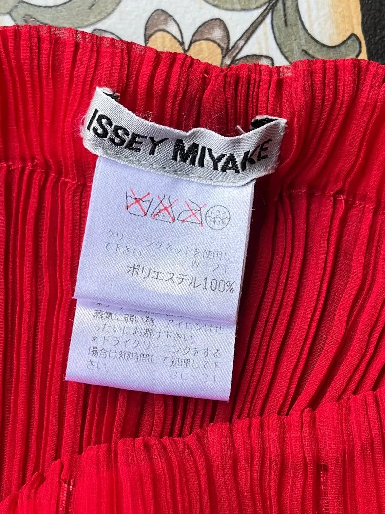 Issey Miyake Issey Miyake size:M Red pleated mainline trousers Size 31" - 7 Thumbnail