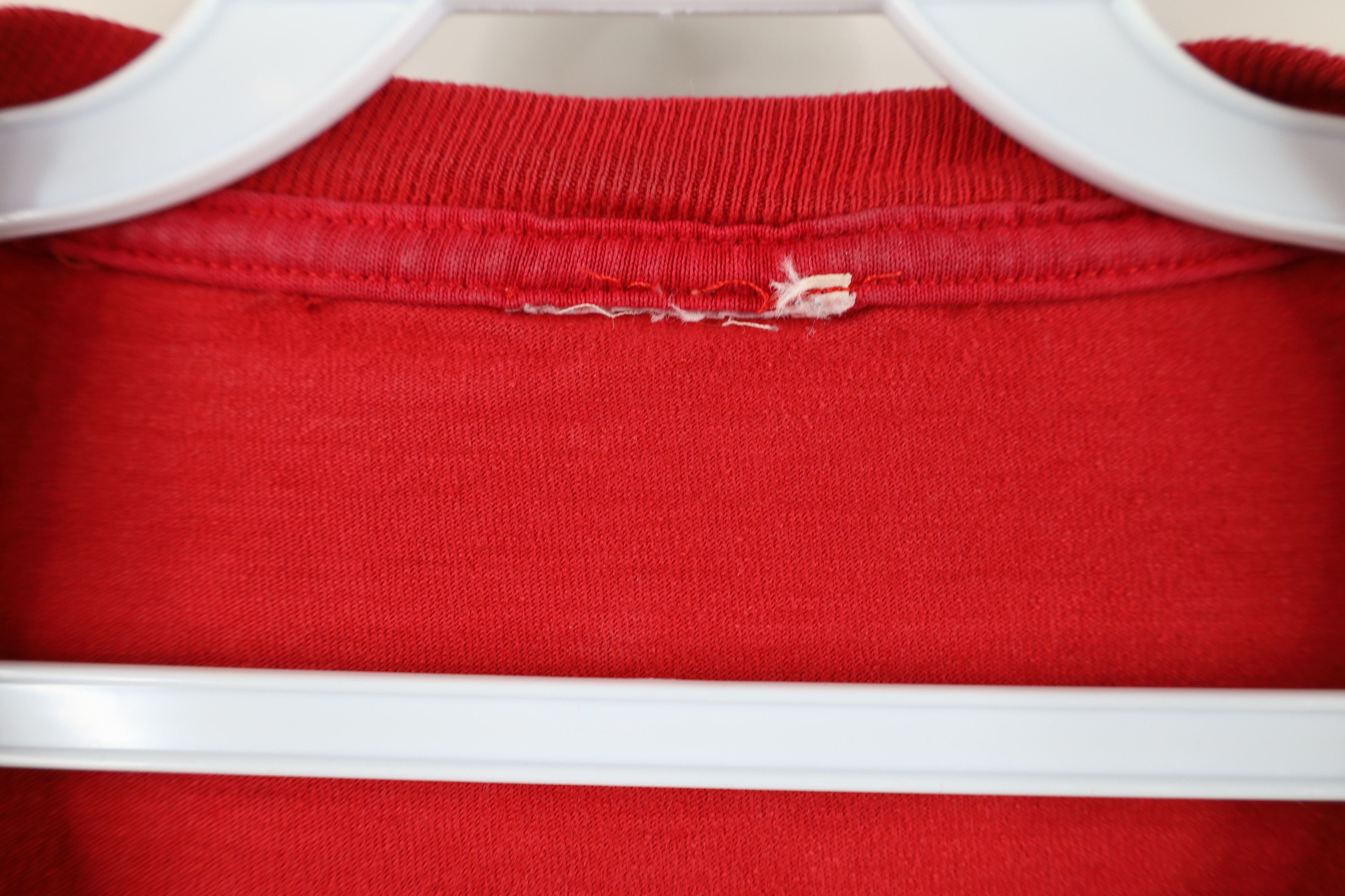 Vintage Vintage 90s Spell Out University of Wisconsin T-Shirt Red Size US XXL / EU 58 / 5 - 7 Thumbnail