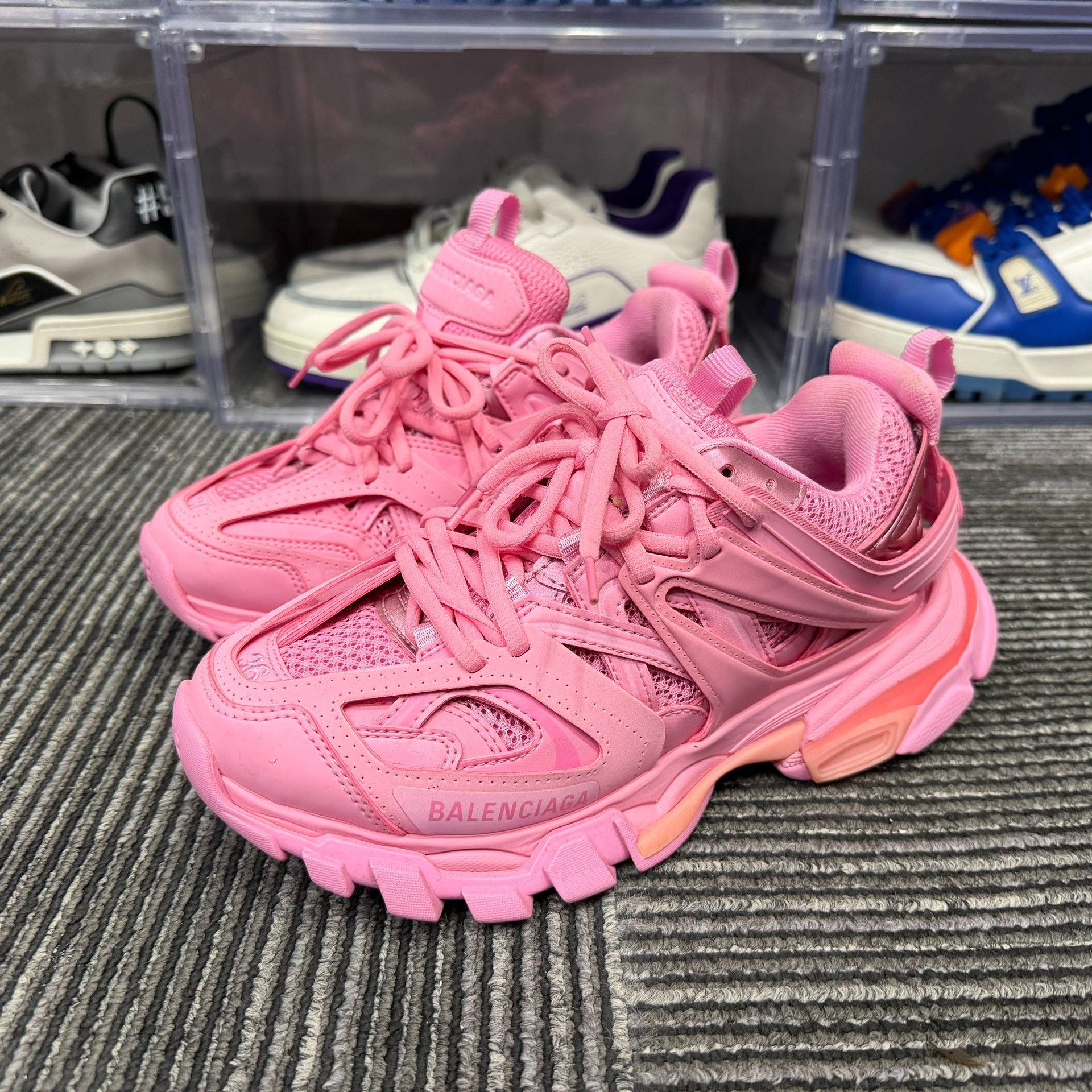 Balenciaga Balenciaga Pink Lowtop Sneakers us_6 Women Size US 6 / IT 36 - 1 Thumbnail