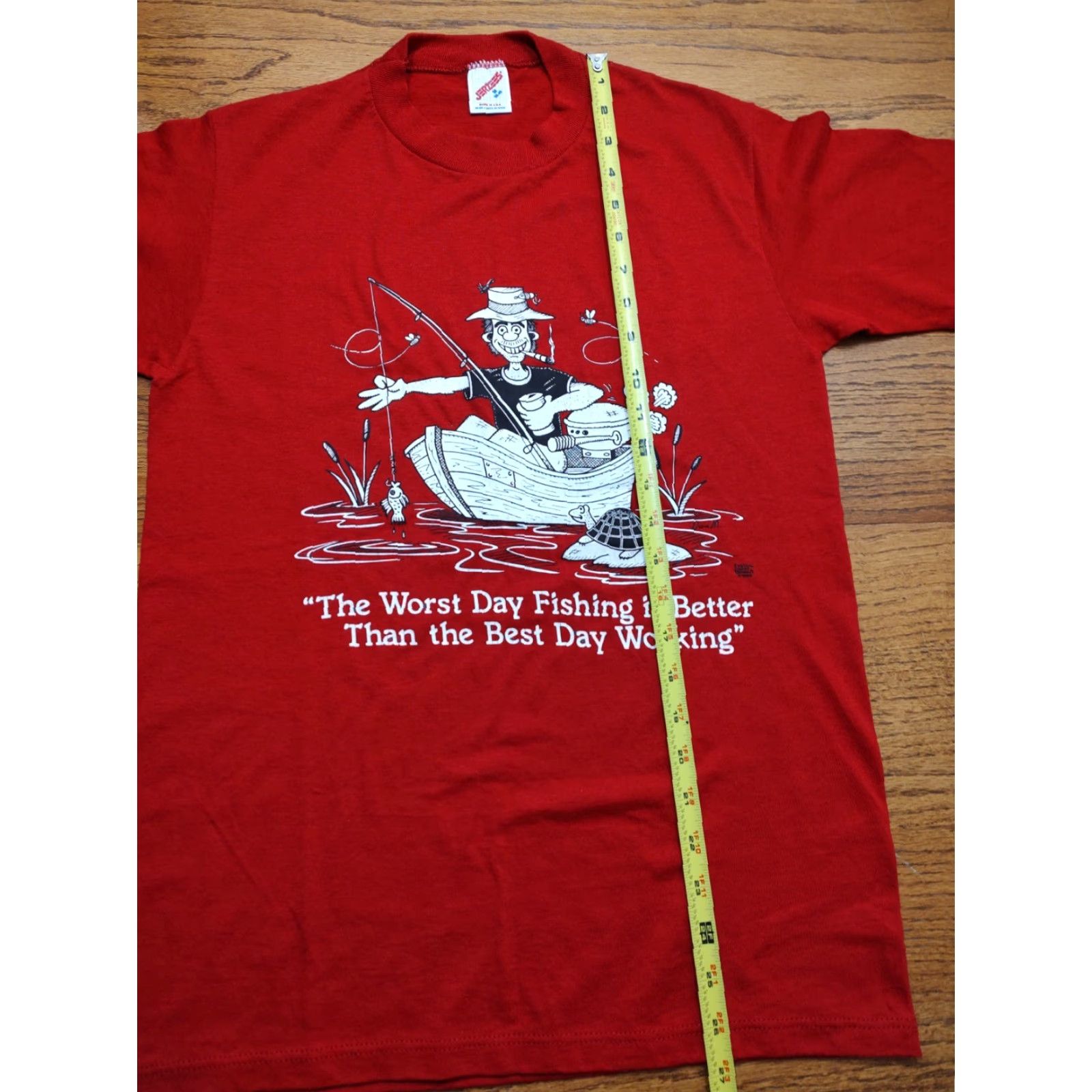 Jerzees VINTAGE The Worst Day Fishing Jerzees 1985 T-Shirt Large Retro USA Small Red Shirt Mens Regular Short Sleeve Crew Neck Logo 80s Funny Fish Retro Size US L / EU 52-54 / 3 - 7 Thumbnail