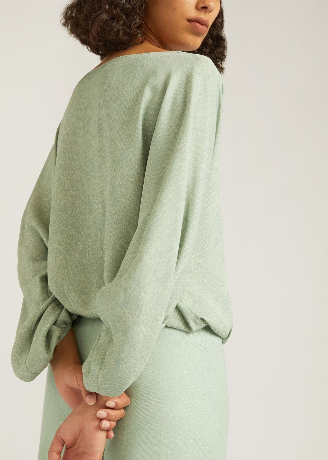 Loro Piana o1srvl11e1224 Luna Blouse in Light Green Size XS / US 0-2 / IT 36-38 - 4 Thumbnail