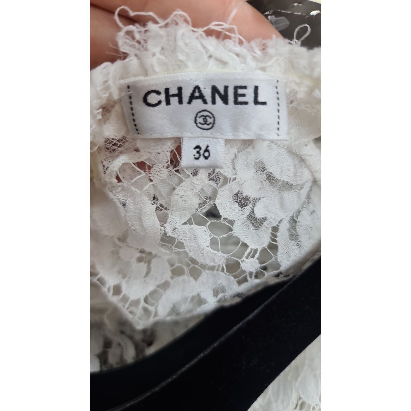 Chanel Chanel White Floral Lace Blouse Sz/36 Size XS / US 0-2 / IT 36-38 - 9 Thumbnail