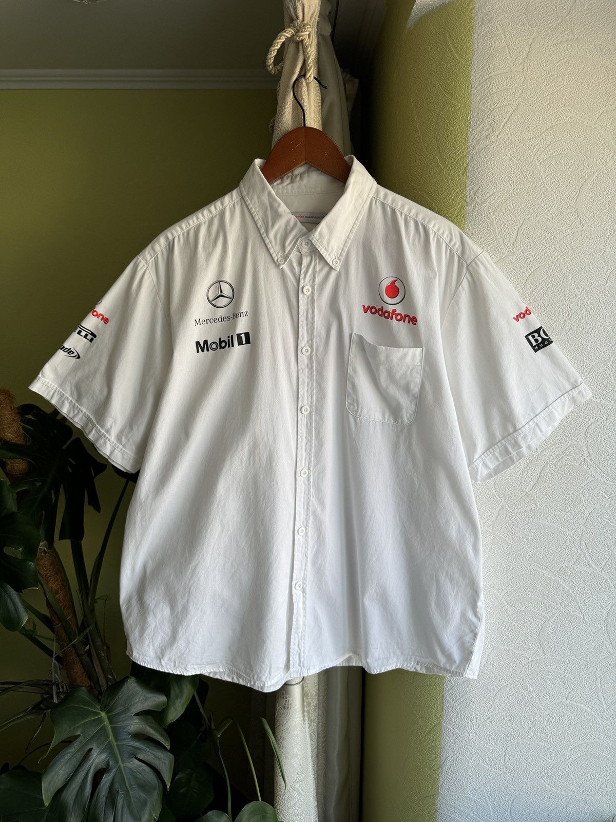 Japanese Brand Vintage McLaren Vodafone Hugo boss Racing Shirt Size US L / EU 52-54 / 3 - 2 Thumbnail