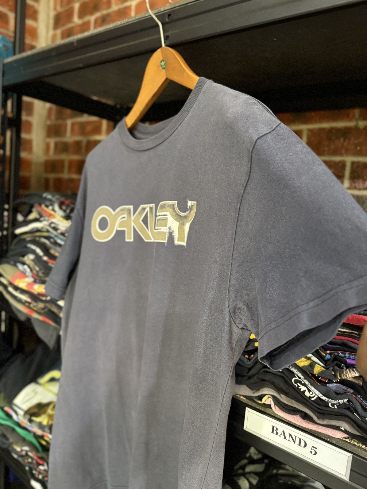 Oakley Thrashed Vintage Oakley Mark Sun Faded Tee Size US L / EU 52-54 / 3 - 8 Thumbnail