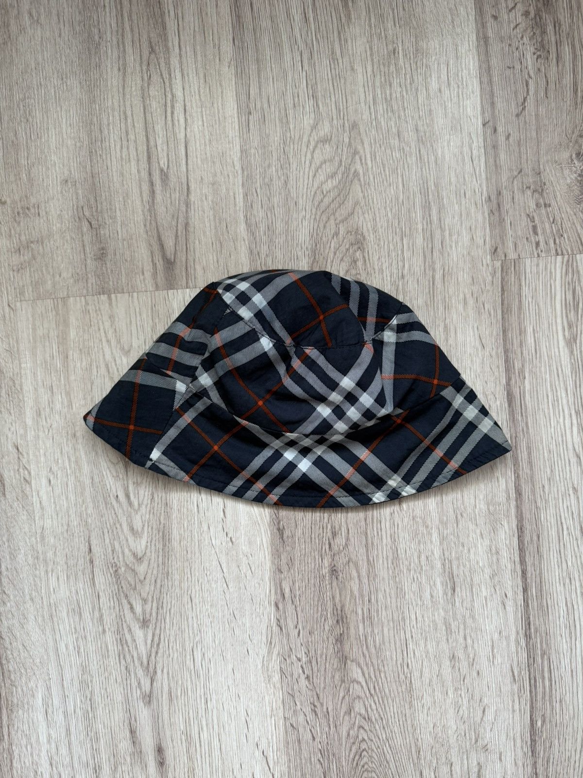Burberry Burberry Reversible Bucket Hat Nova Check / Navy Size ONE SIZE - 20 Thumbnail