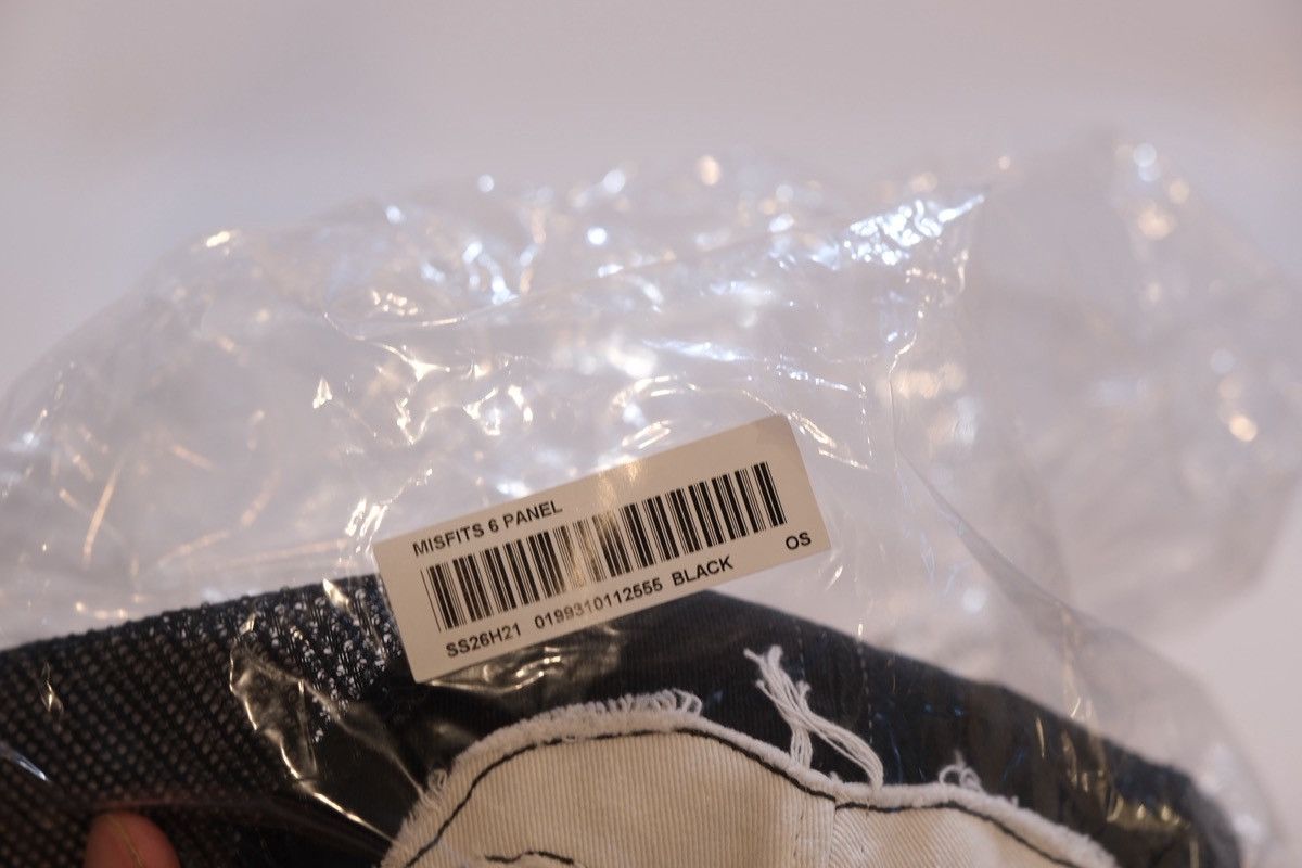 Misfits × Supreme In HAND SUPREME x Misfits hat SS26 - Black - White Size ONE SIZE - 3 Thumbnail