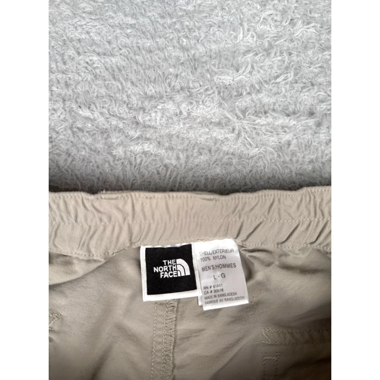 The North Face The North Face Men Shorts Regular Beige 7 in Inseam Nylon Polyester Casual Travel Cargo Pocket Zip Logo Belted Read Size US 33 - 7 Thumbnail