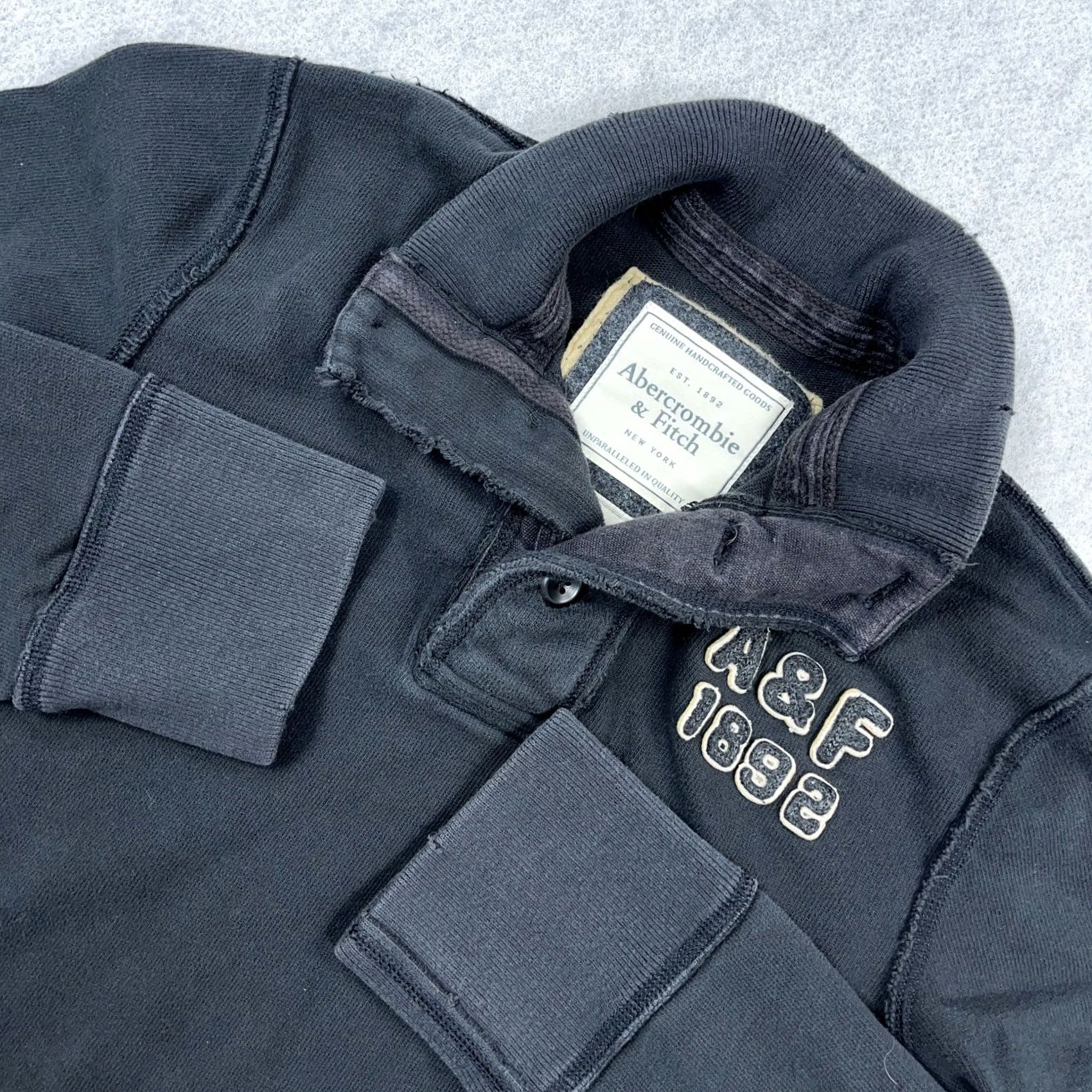 Abercrombie & Fitch VINTAGE Abercrombie & Fitch Sweater Men Large Gray Henley Pullover Y2K Faded Size US L / EU 52-54 / 3 - 2 Thumbnail