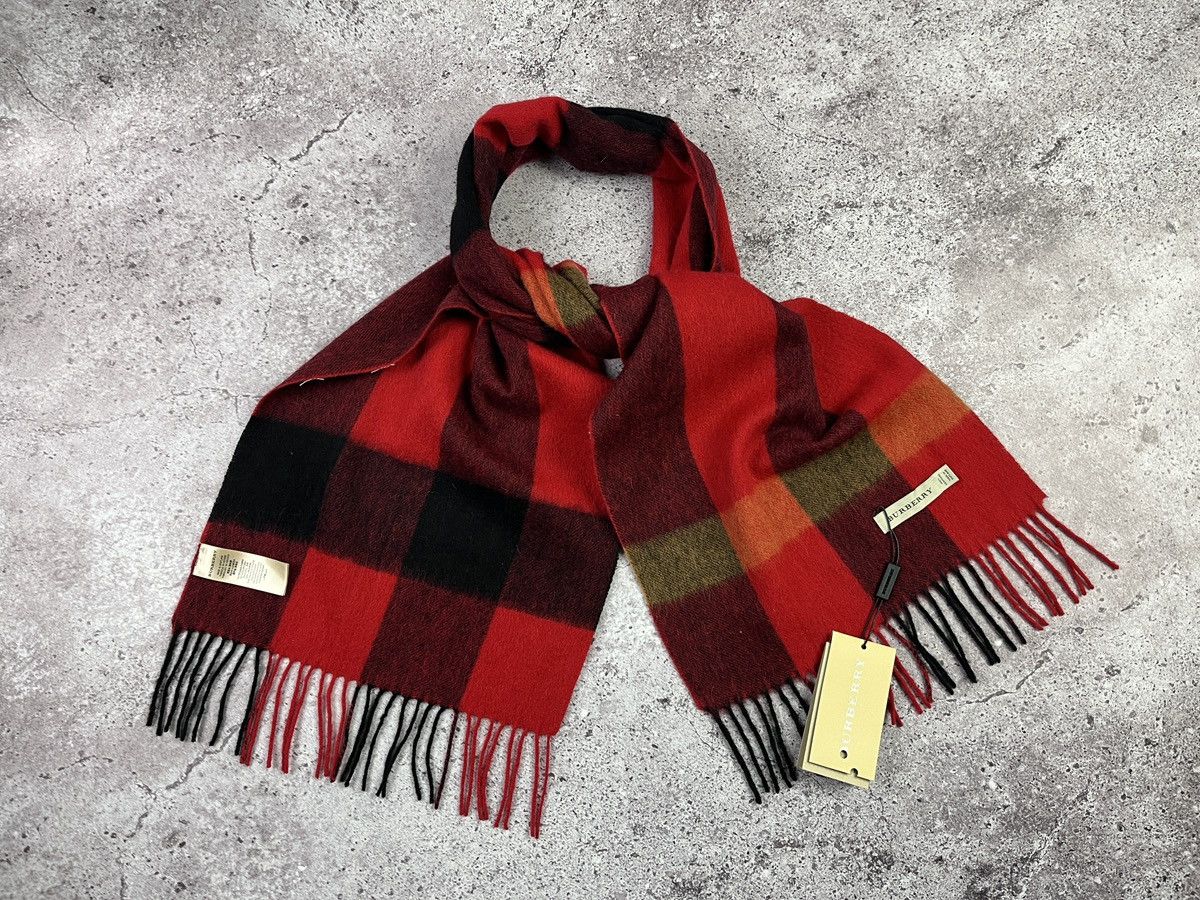 Burberry Giant Check Cashmere Scarf Camel Check Size ONE SIZE - 1 Thumbnail