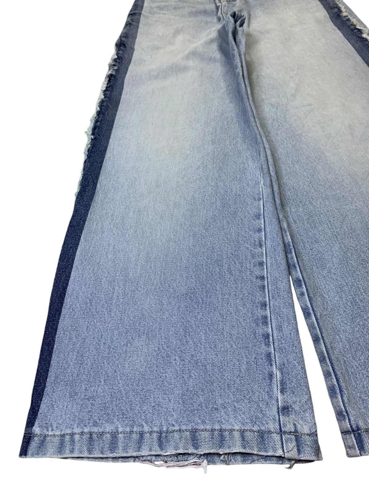 Japanese Brand Vintage Japanese Brand Light Wash Distress Wide Leg Jeans Size 25" / US 0 / IT 36 - 6 Thumbnail