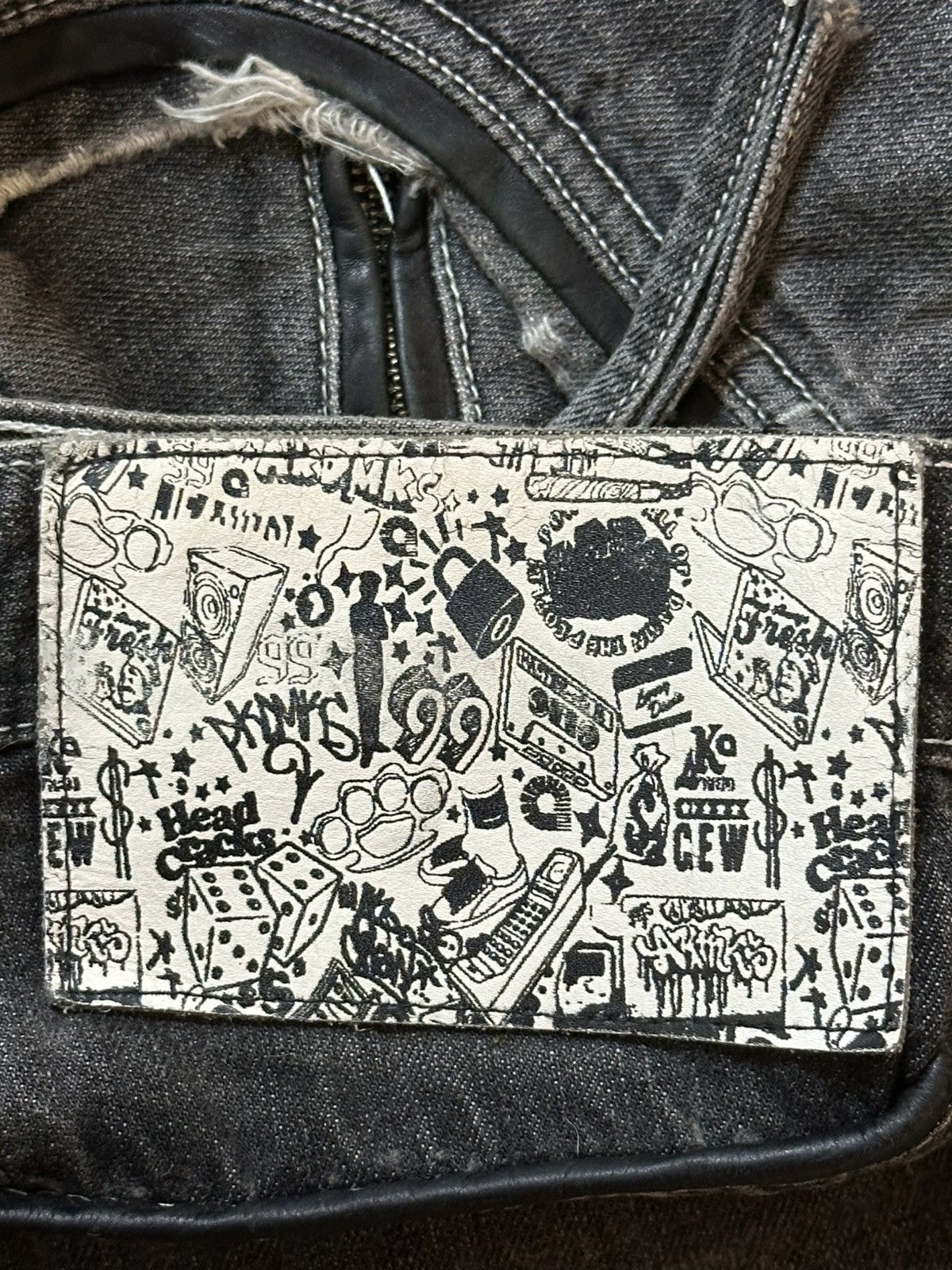 Akademiks Vintage Japanese Akademiks Faded Wash Distress Baggy Jeans Size US 33 - 9 Thumbnail