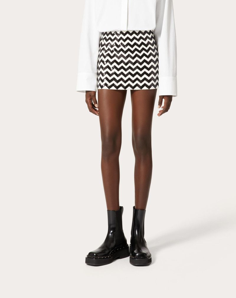 o1y0326 Short in White/Black