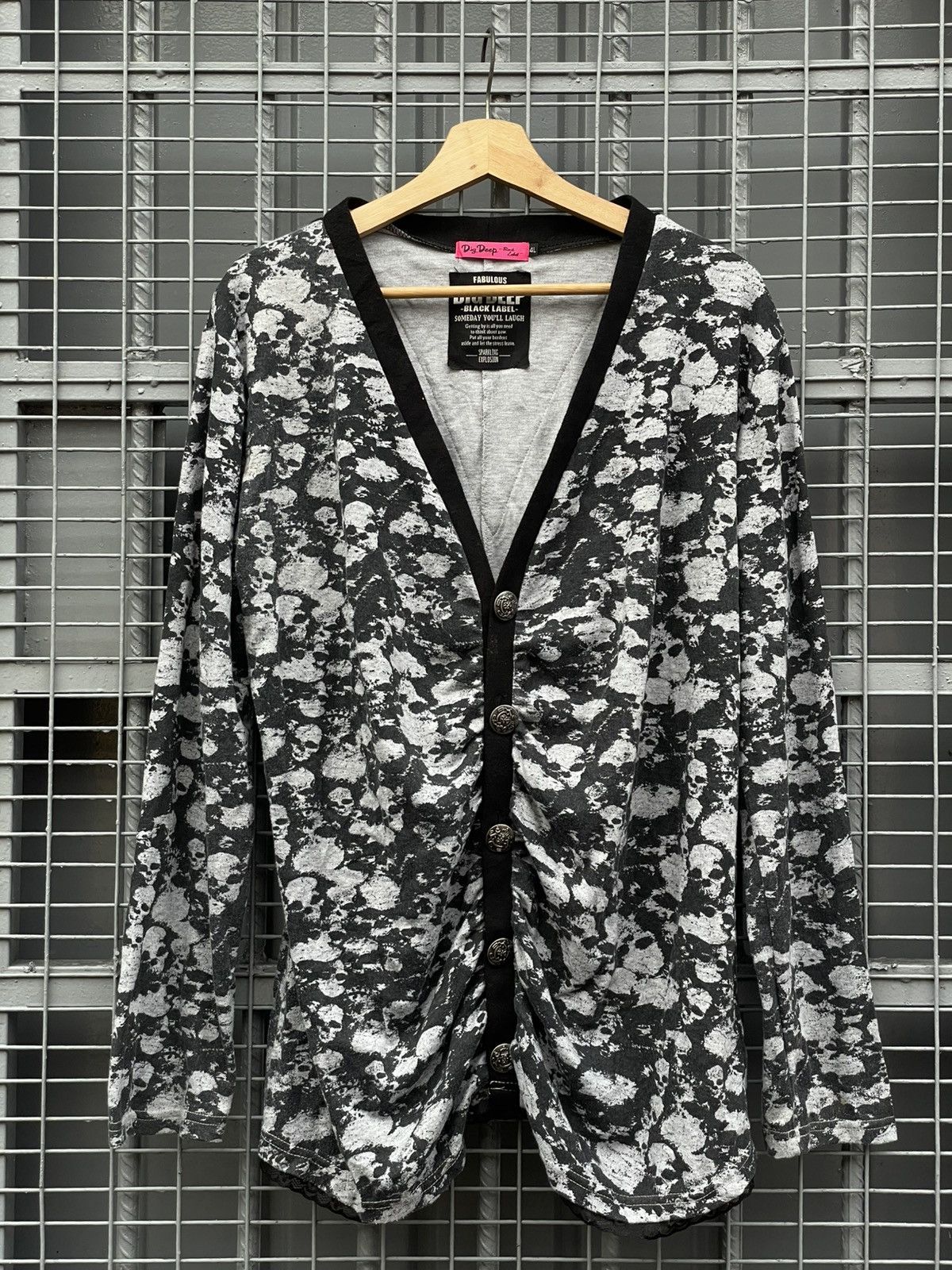Dig Deep Skull Button-Up Cardigan Size XL / US 12-14 / IT 48-50 - 1 Thumbnail