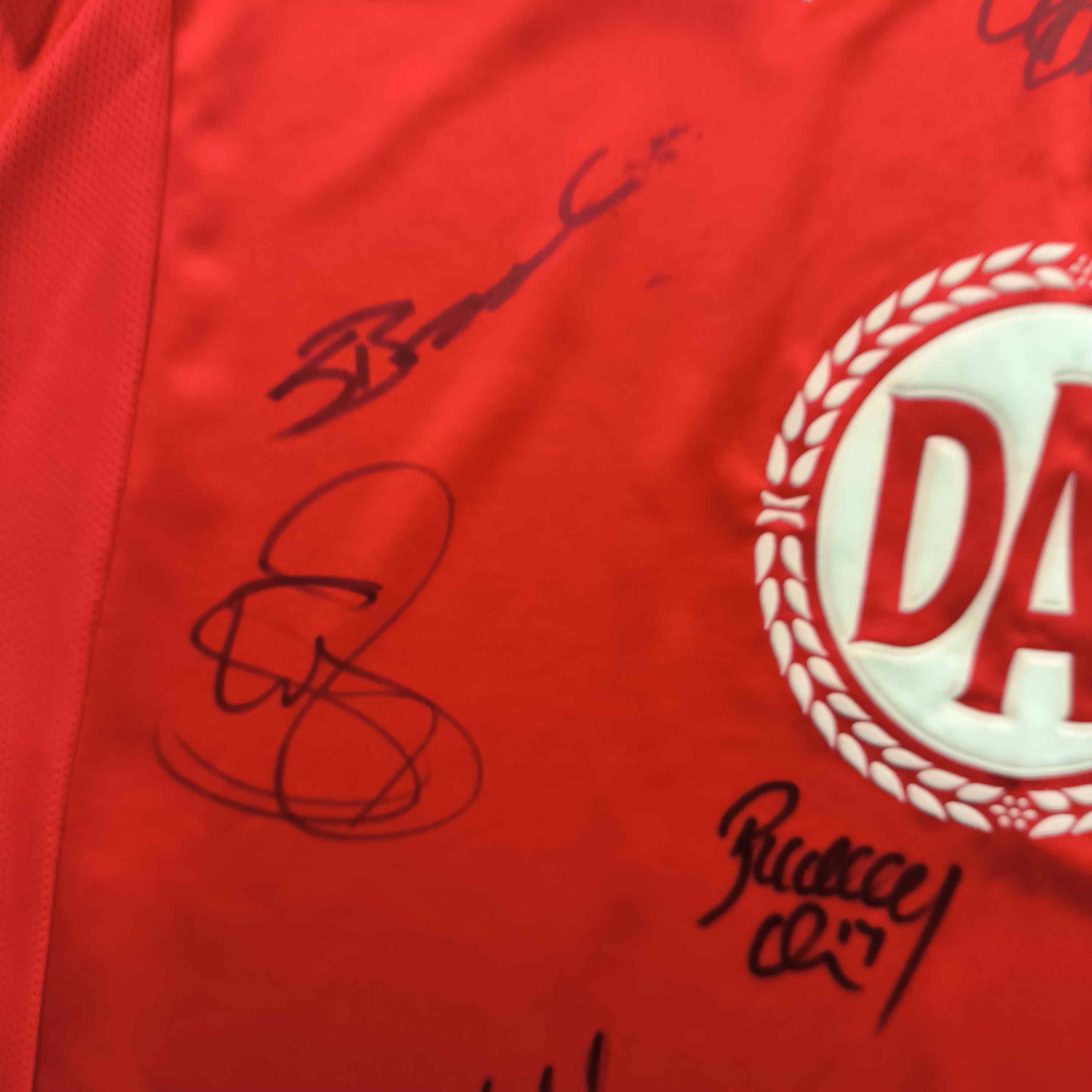Other NEW SIGNED Bristol City 2004-05 TFG home football jersey XL Size US XL / EU 56 / 4 - 7 Thumbnail