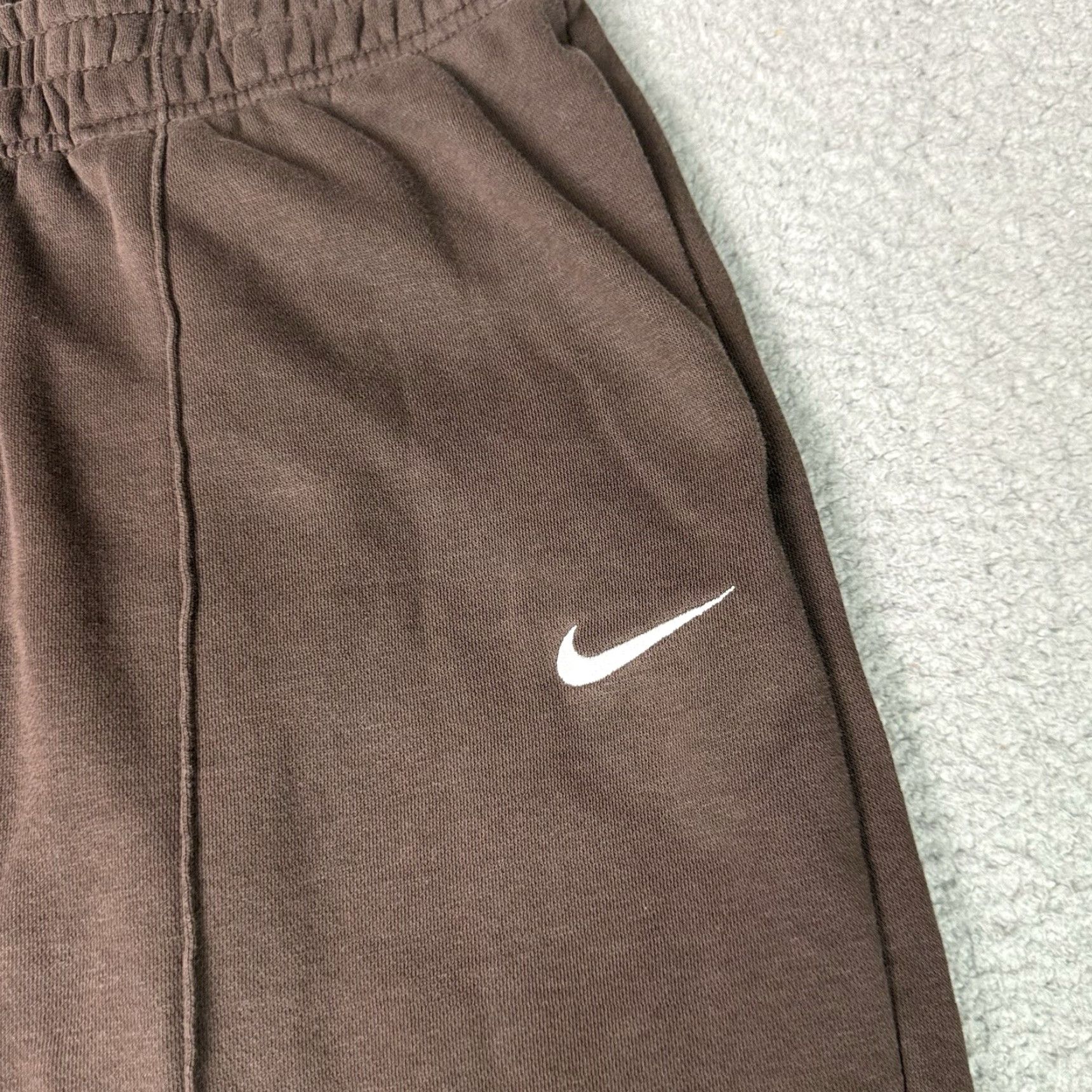 Nike VINTAGE Nike Sweatpants Mens XL Brown Travis Elastic Waist Tapered Swoosh Logo Essential Logo Decade 90s Mens XL Brown Sweatpants Size US 36 / EU 52 - 4 Thumbnail