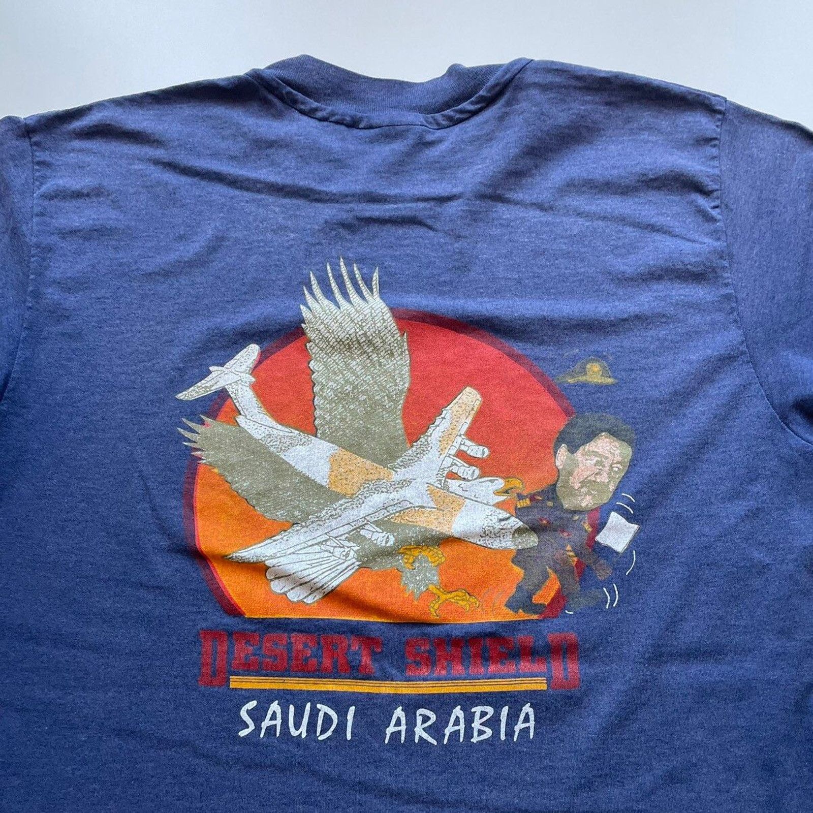 Hanes Vintage 90s Sadam Hussein USA Funny Art T Shirt Large Rare Size US M / EU 48-50 / 2 - 2 Thumbnail