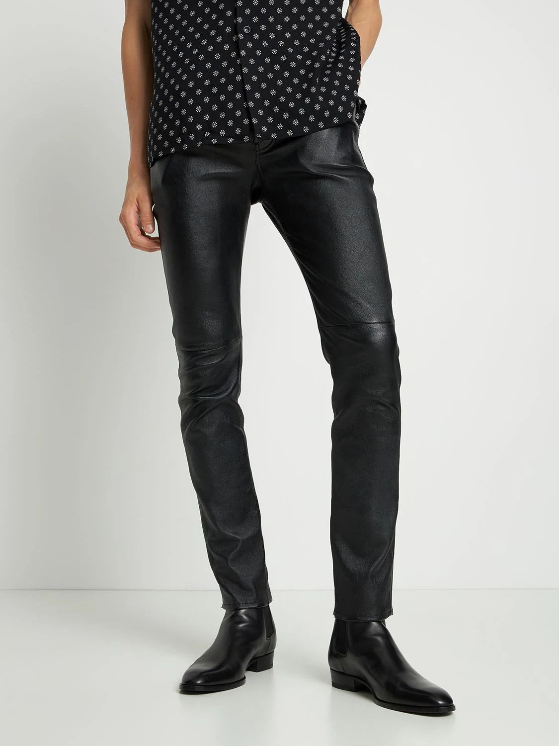 Wyatt 30 Chelsea Boots in Black