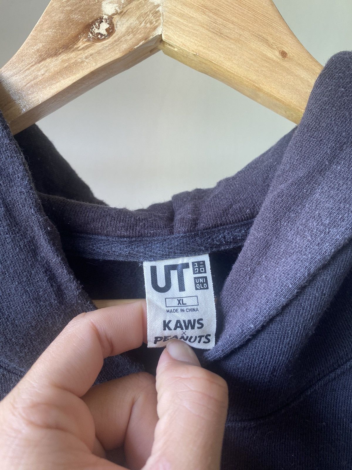Japanese Brand × Kaws × Peanuts RARE☠️ UNIQLO X KAWS X PEANUTS PULLOVER HOODIE JAPAN Size US L / EU 52-54 / 3 - 6 Thumbnail