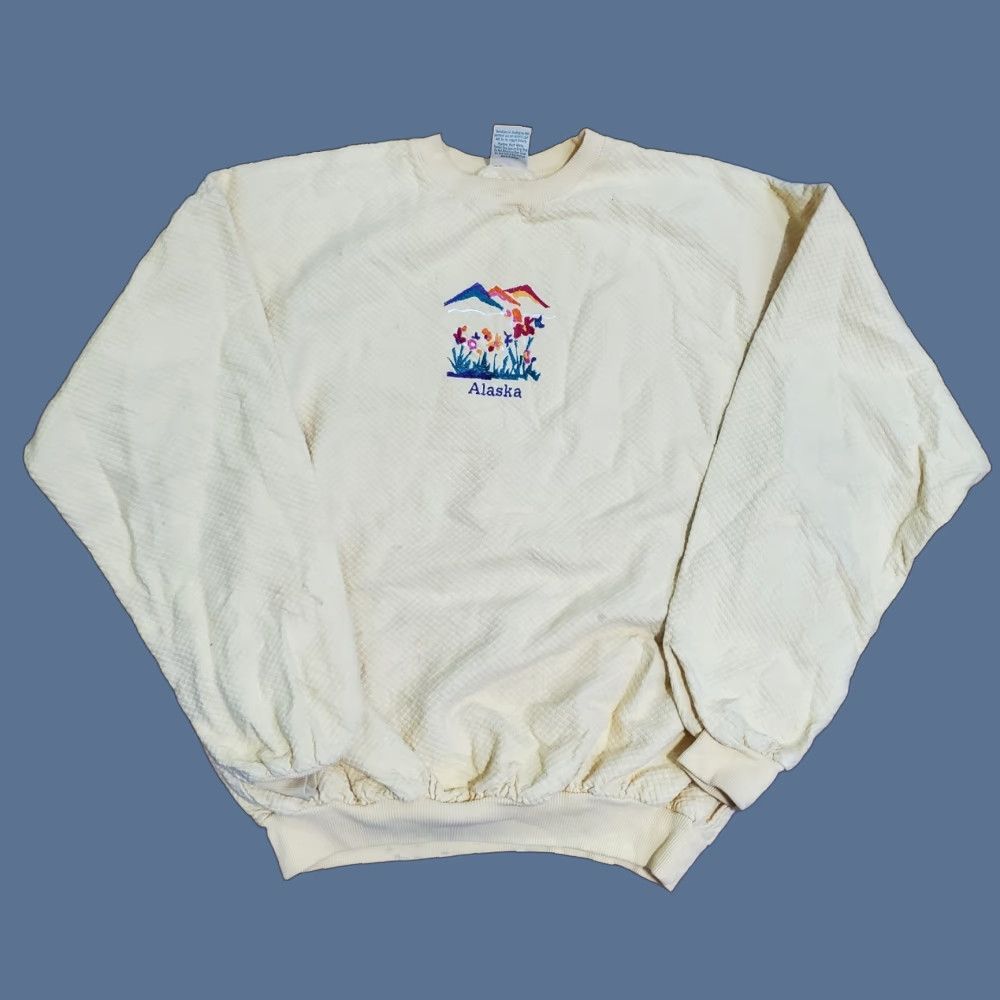 Vintage VINTAGE Alaska Stitched Sweatshirt Adult L Flower Floral Yellow Pullover Nike Size US L / EU 52-54 / 3 - 1 Thumbnail