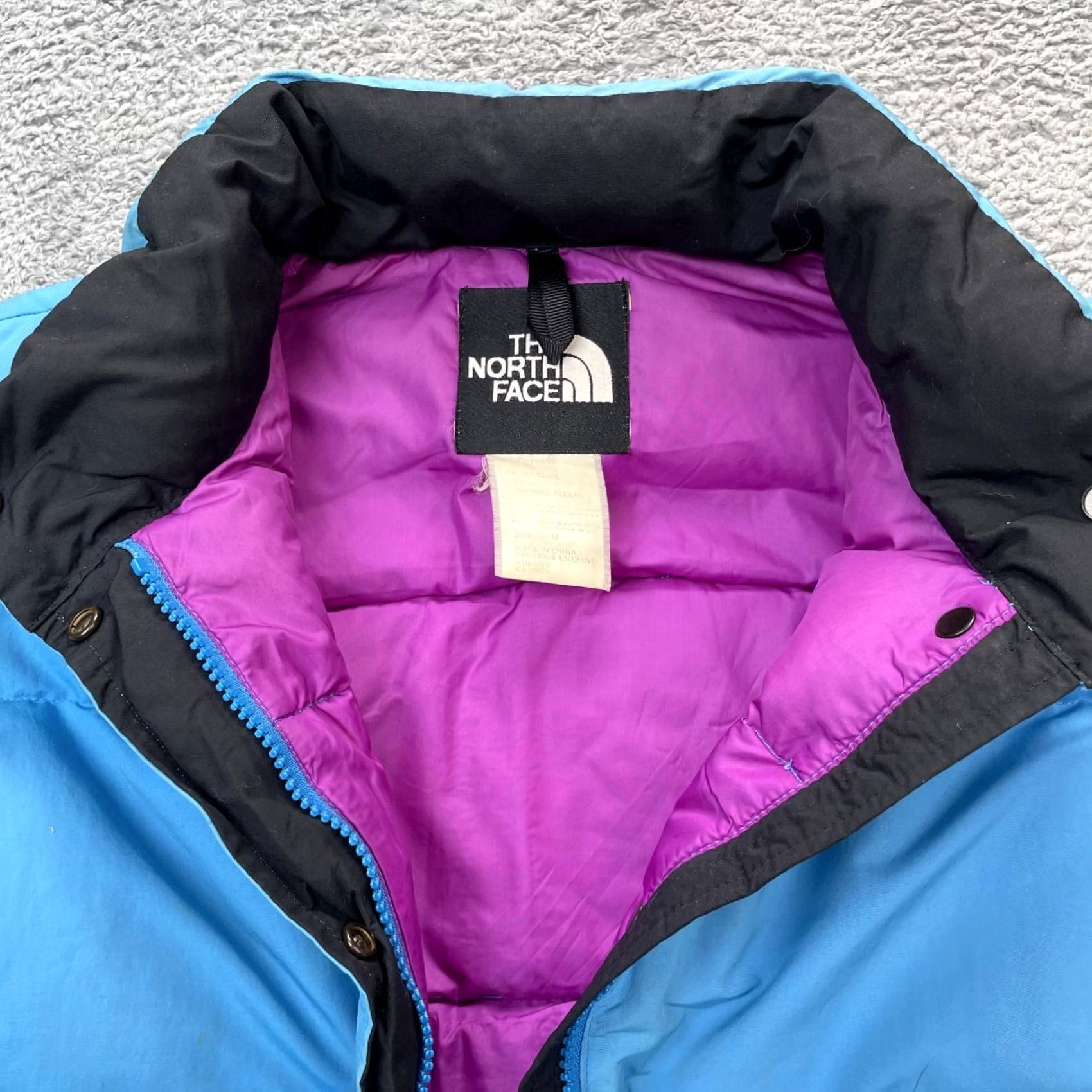 The North Face VINTAGE The North Face Vest Mens Medium Blue Purple Puffer Insulated Hiking Size US M / EU 48-50 / 2 - 6 Thumbnail
