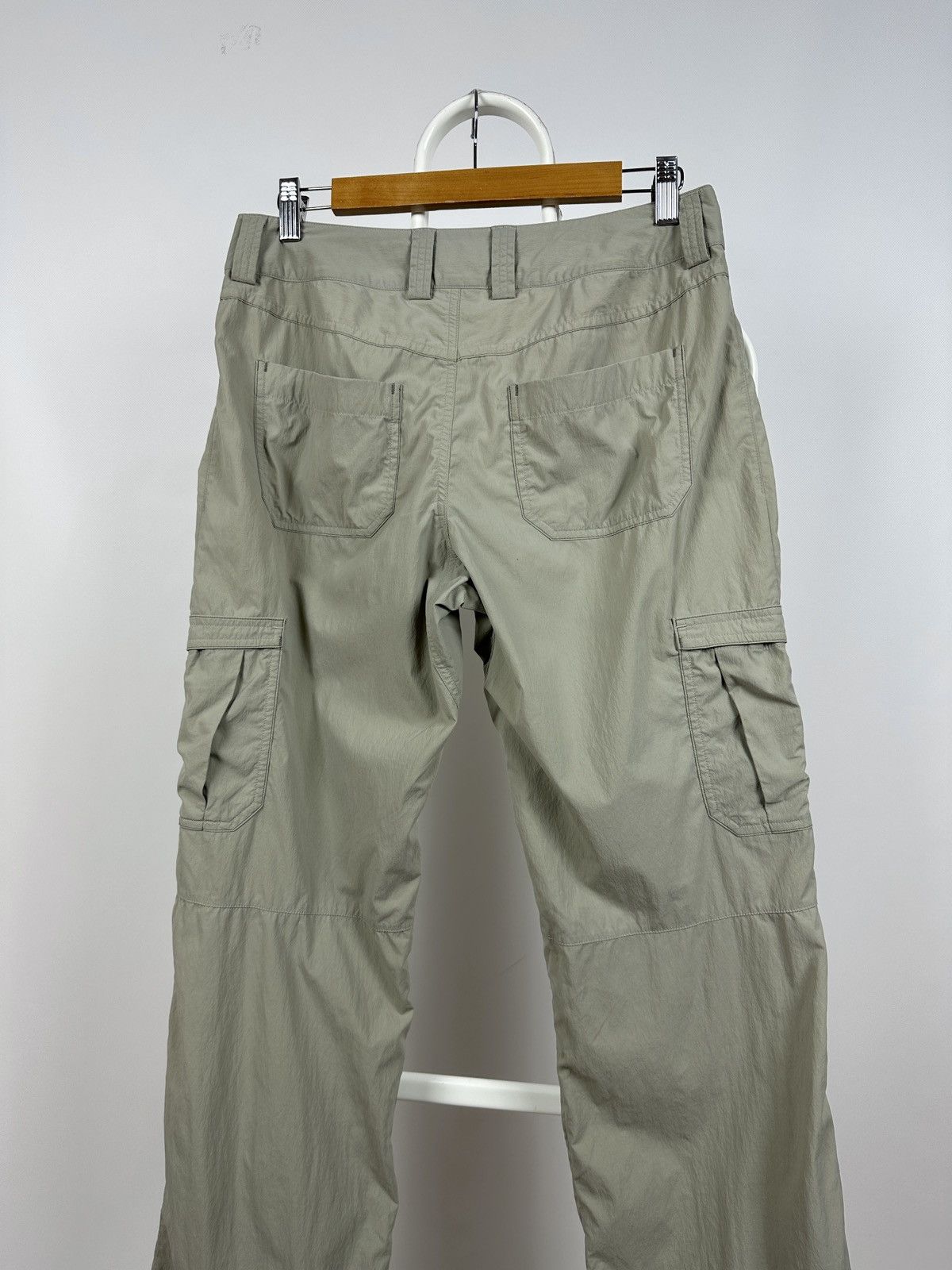 Arc'teryx Vintage Arcteryx Nylon Light Grey Cargo Pants Travis Style Size US 31 - 13 Thumbnail