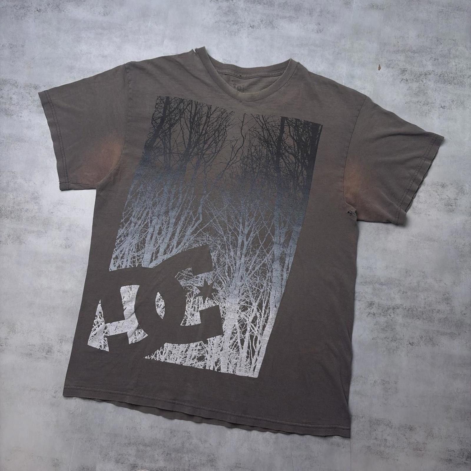 Other Y2K Grey DC Shoes Grunge Distressed Gothic Skater T-Shirt Size US L / EU 52-54 / 3 - 2 Thumbnail